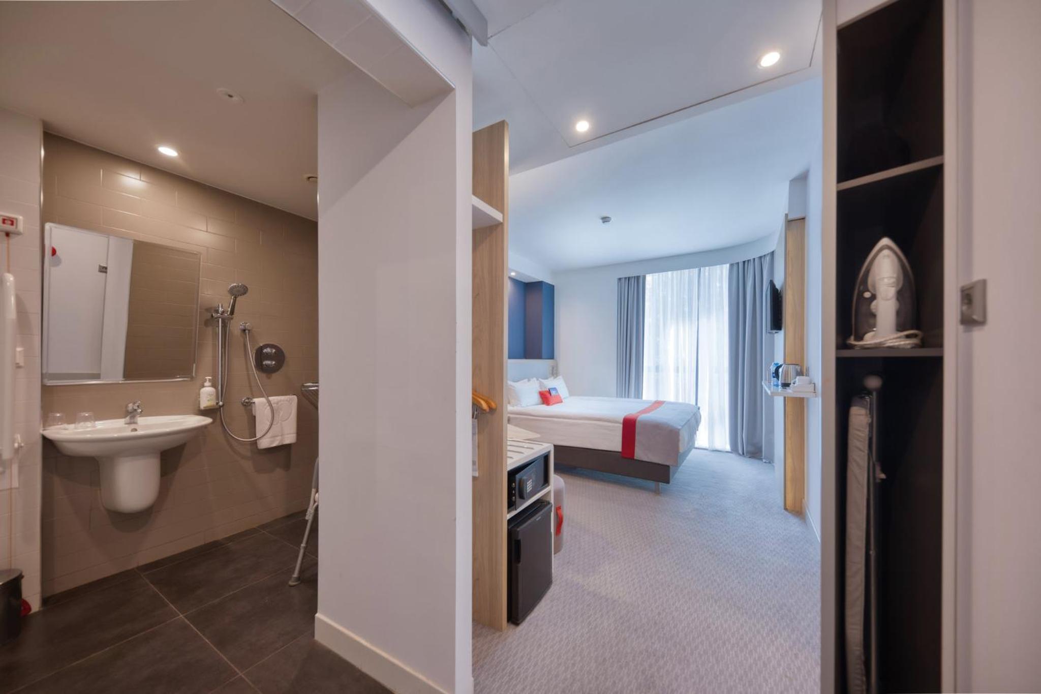 Standard Double Room with Free Breakfast - Accessible photo 1