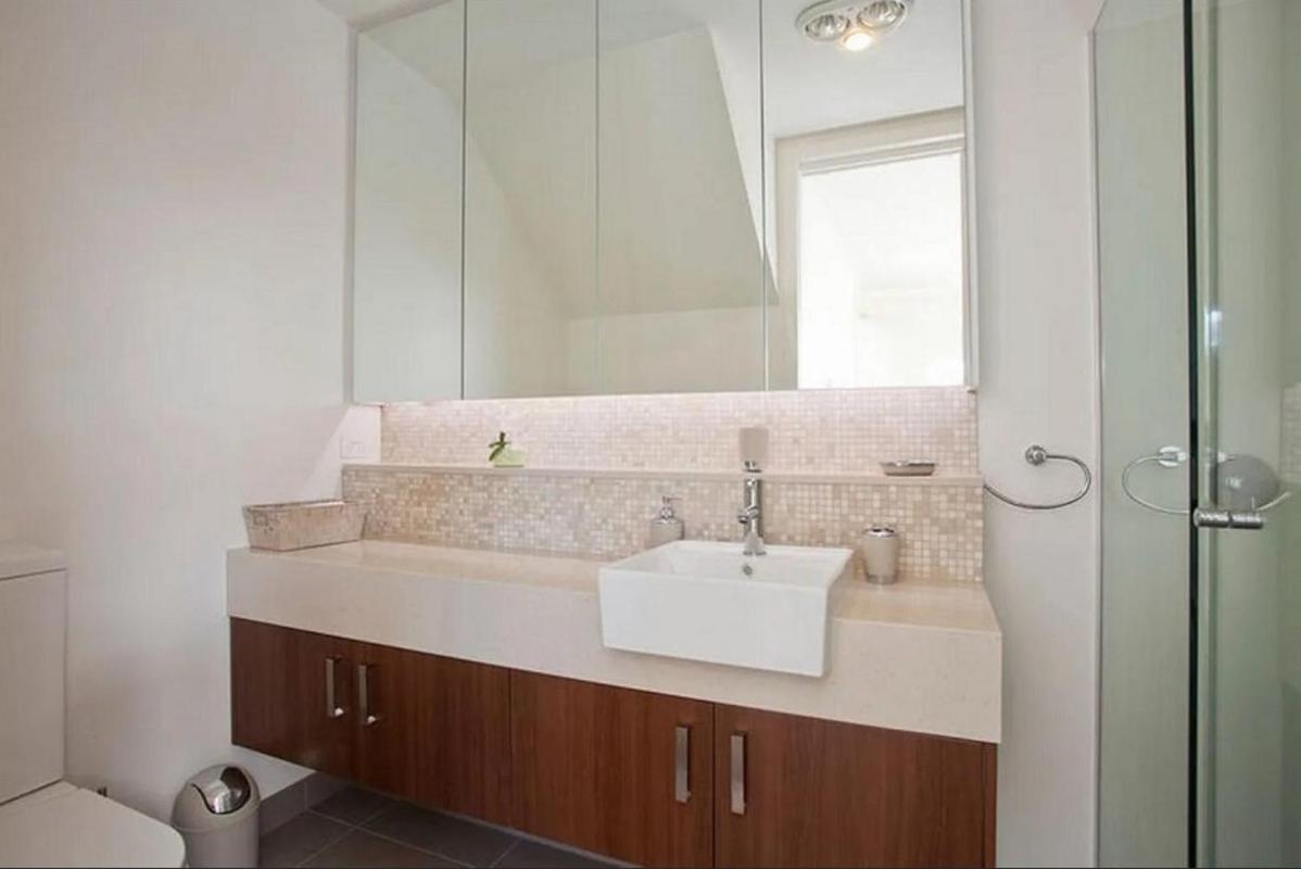 Four-Bedroom House - Photo 3