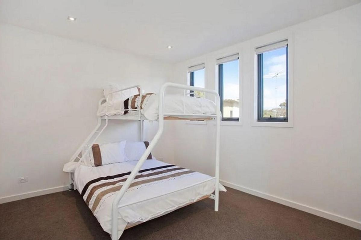 Four-Bedroom House - Photo 2