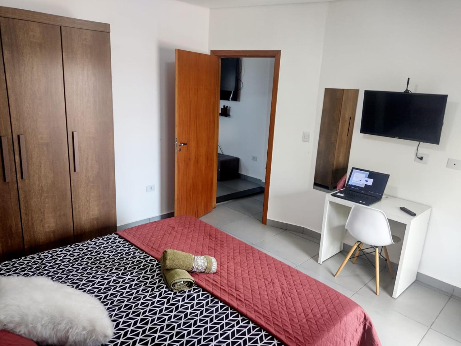 One-Bedroom Apartment photo 2