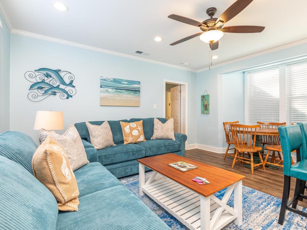 Three-Bedroom House photo 2