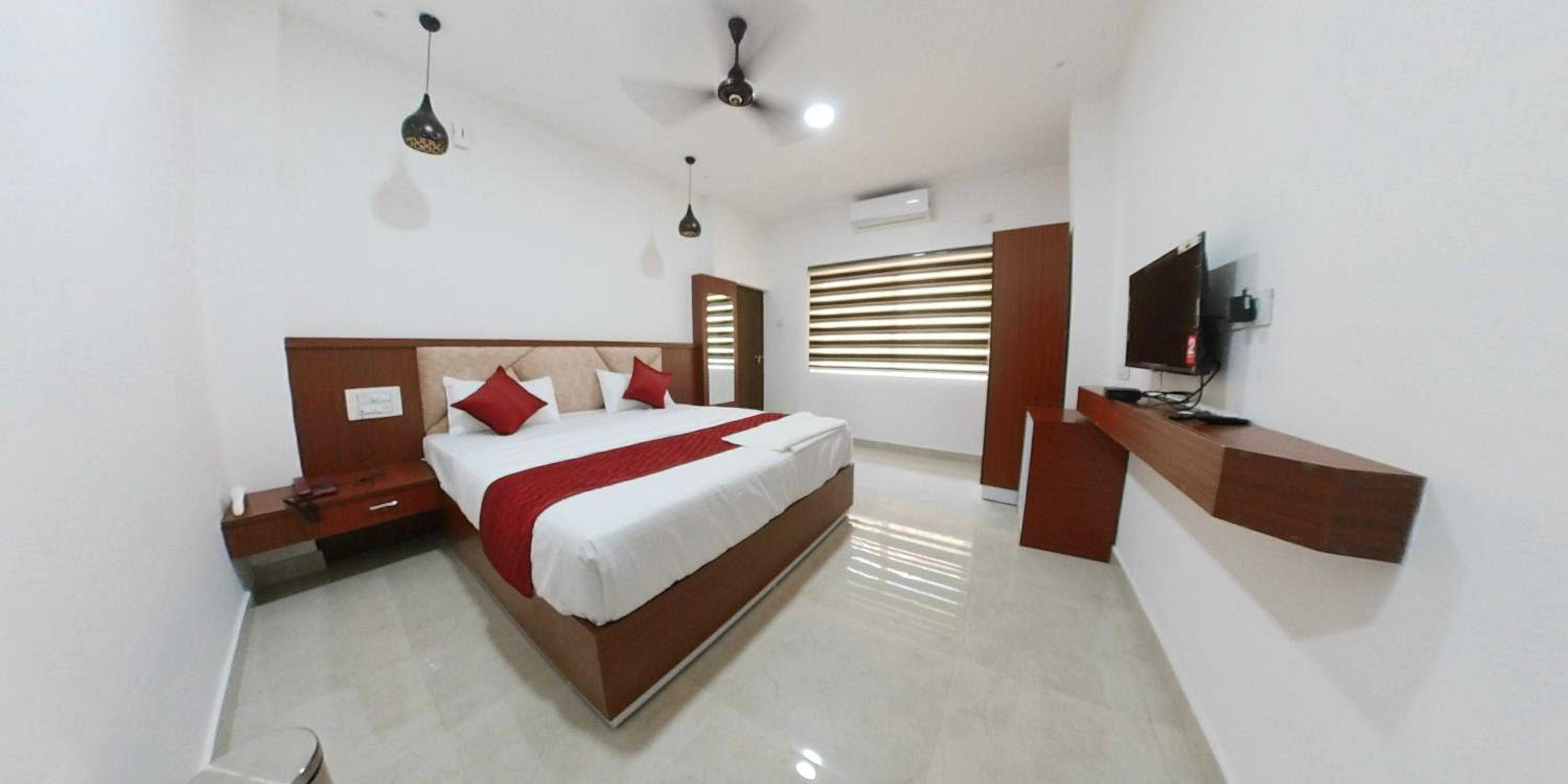 Deluxe King Room photo 1