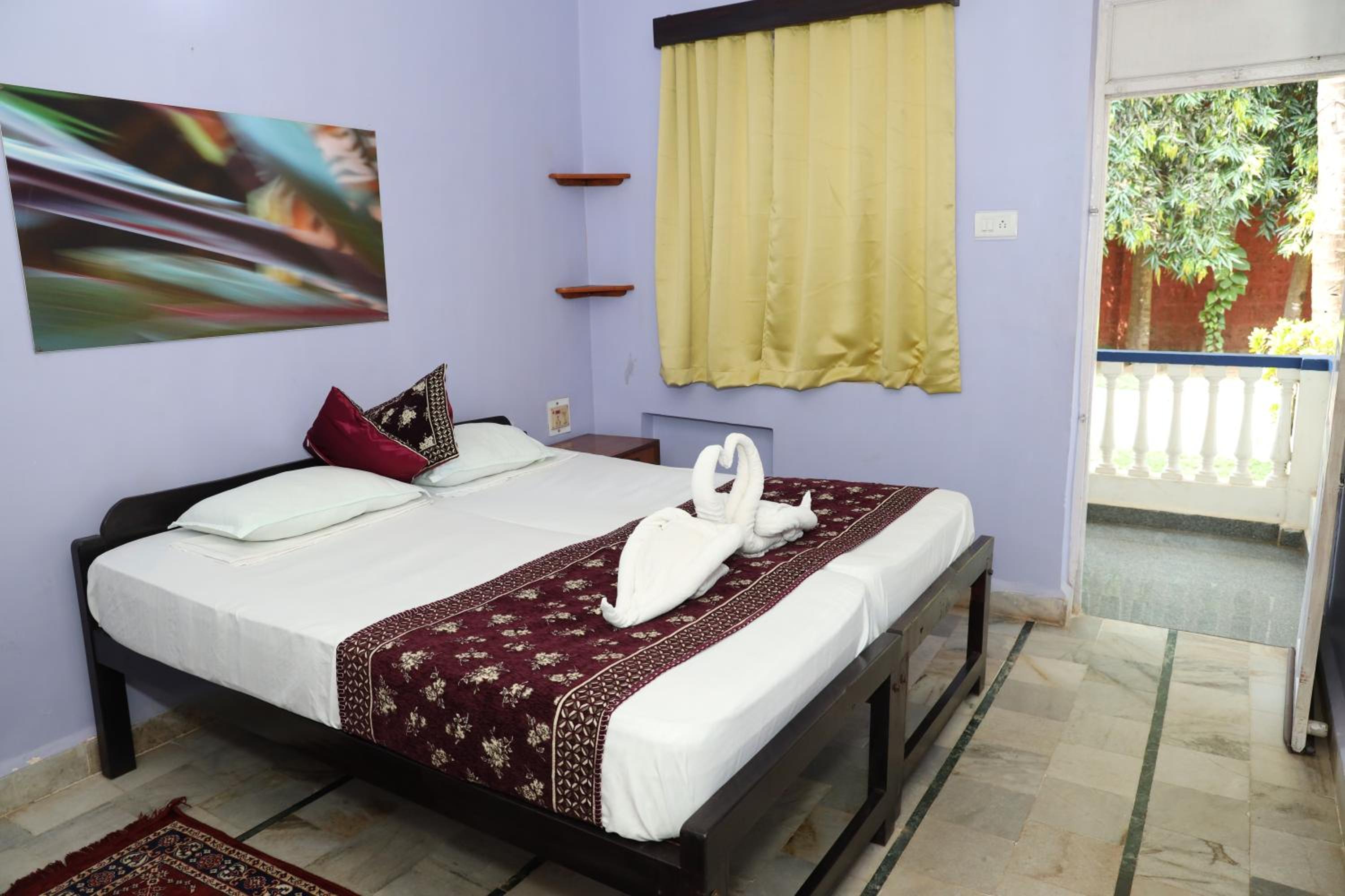 Deluxe Double Room with Balcony photo 2