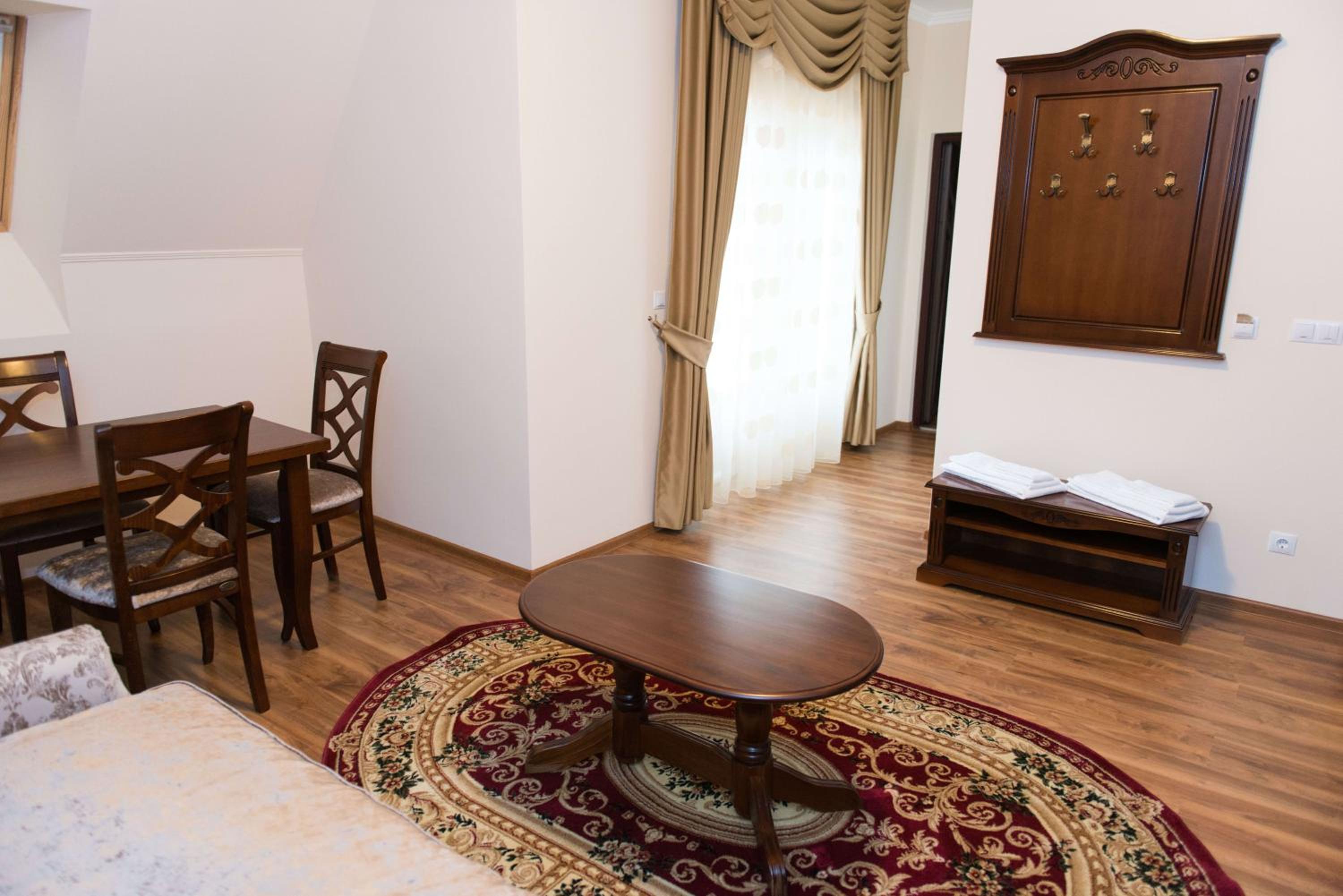 One-Bedroom Suite with Balcony photo 2