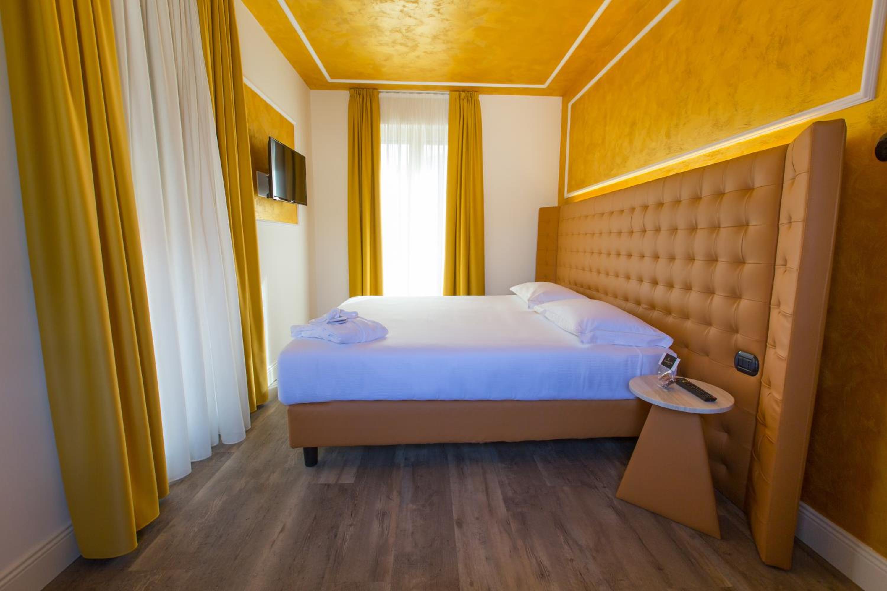 Suite with Lake View photo 3