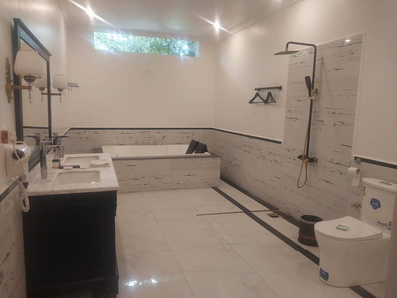 Villa - Photo 2