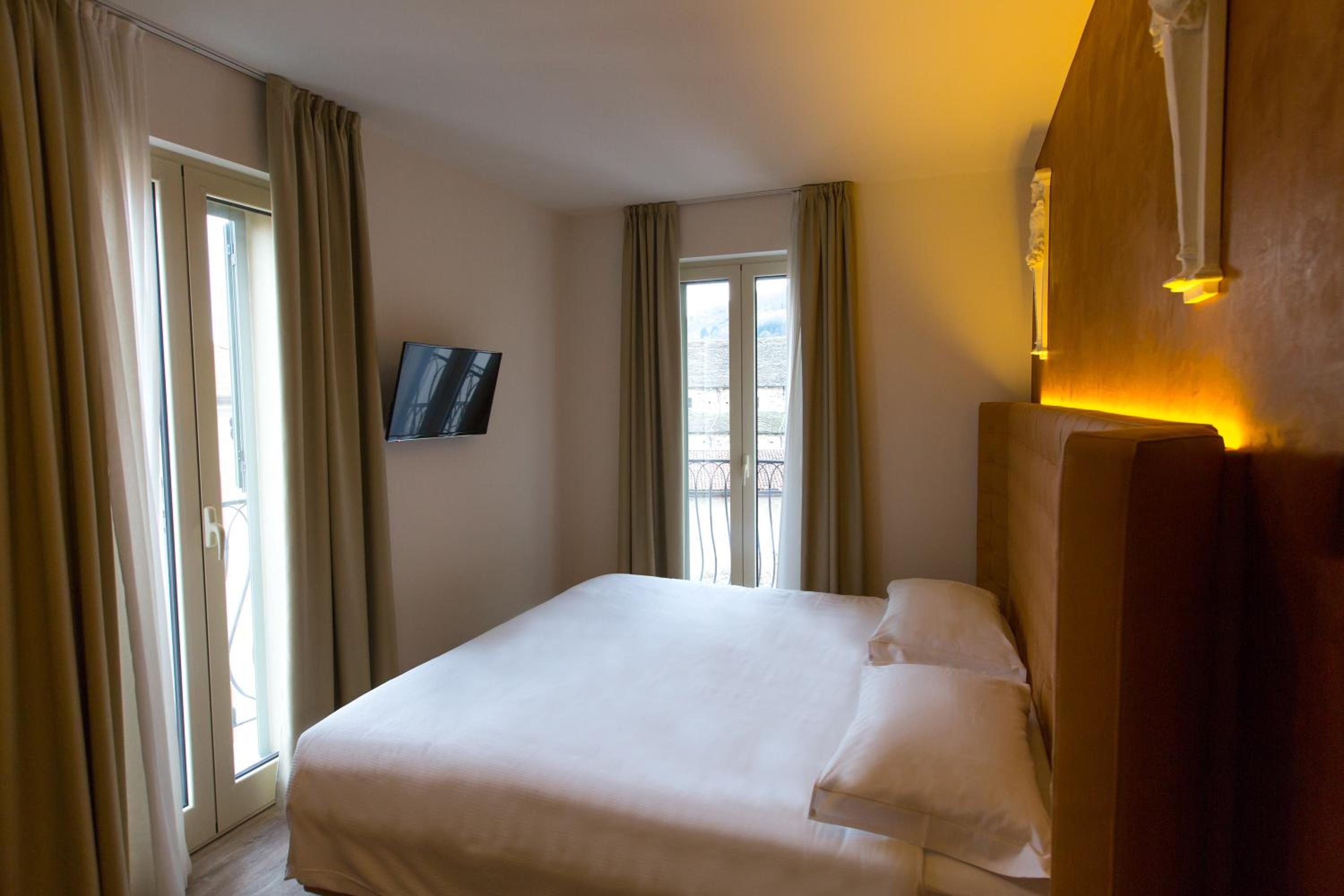 Suite with Lake View photo 2