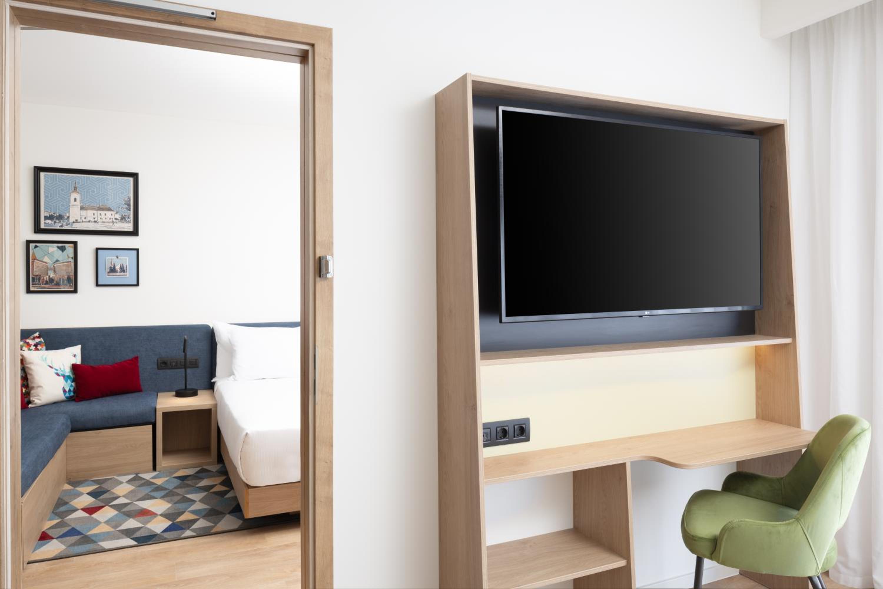 Family Connecting Rooms - Photo 4