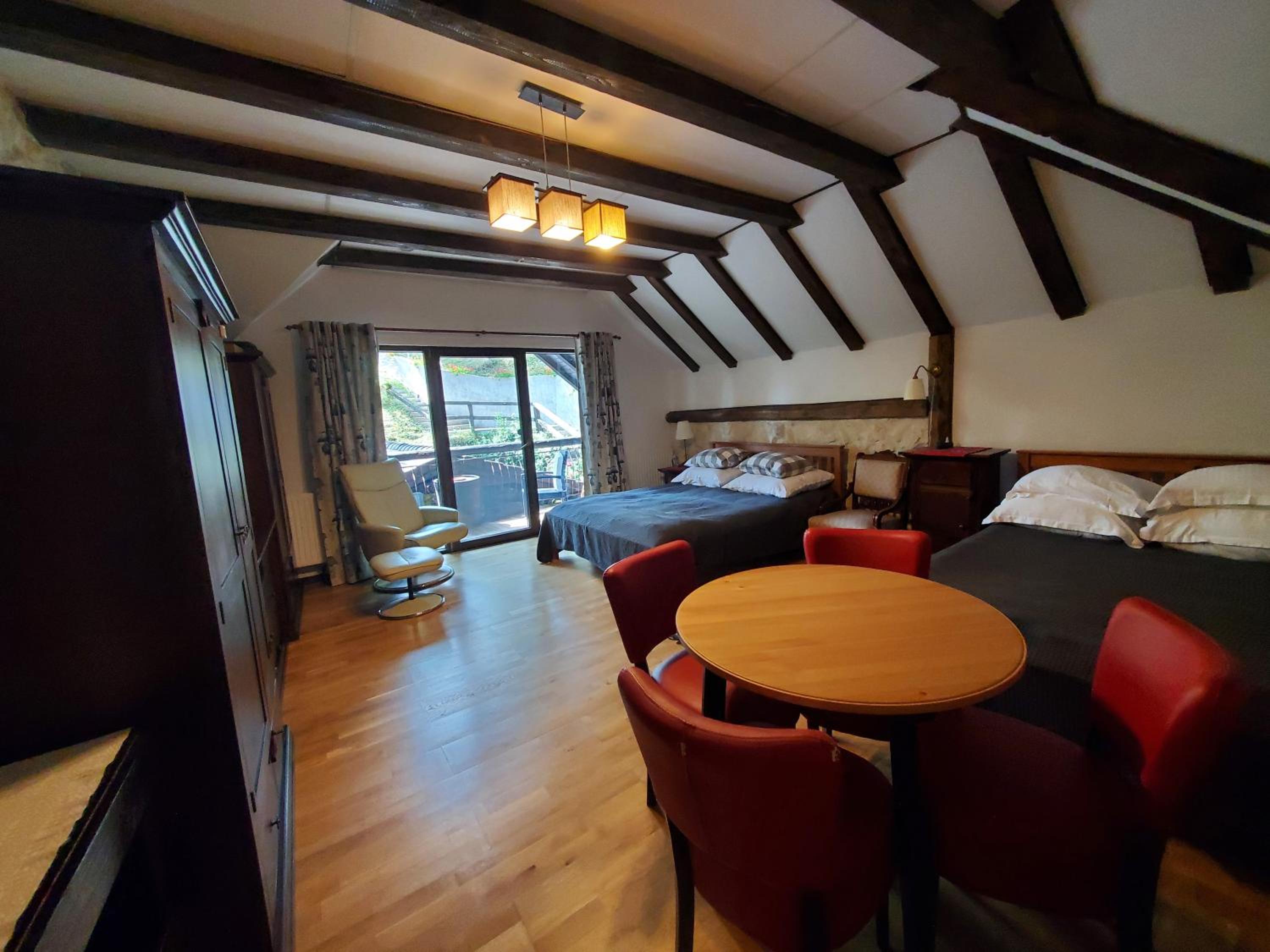 King Room with Two King Beds - Photo 7