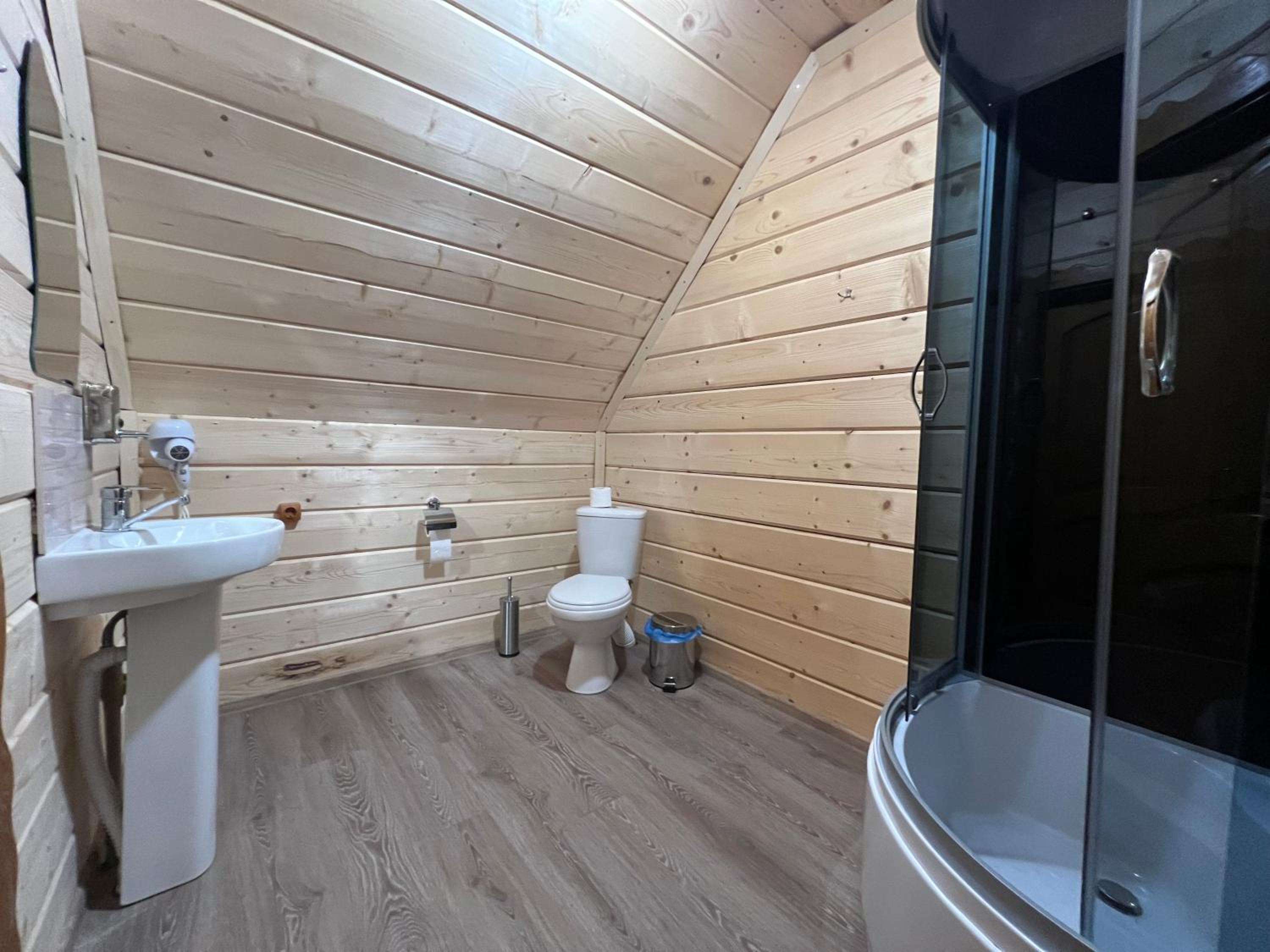 Quadruple Room with Private Bathroom photo 3