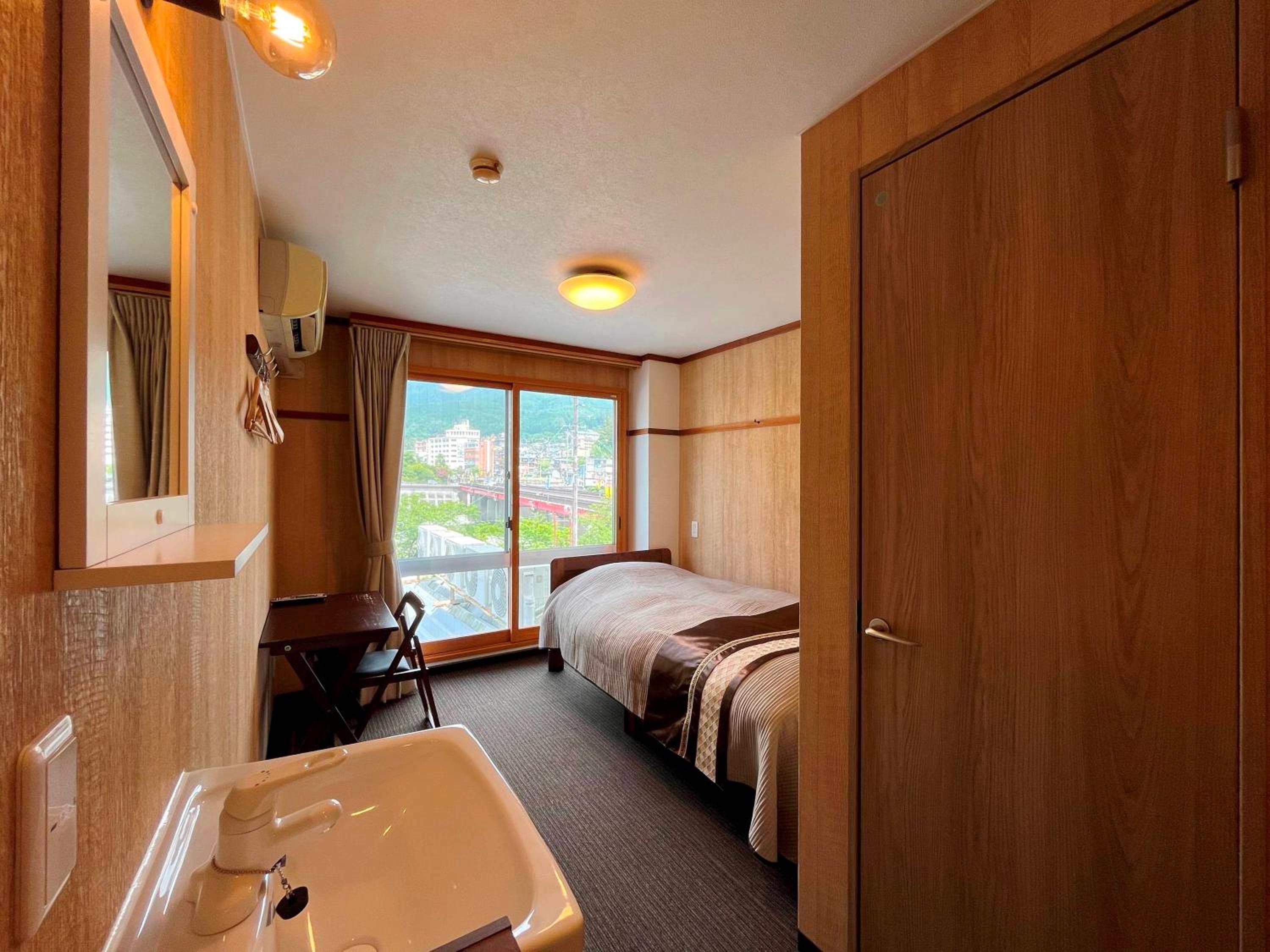 Single Room photo 2