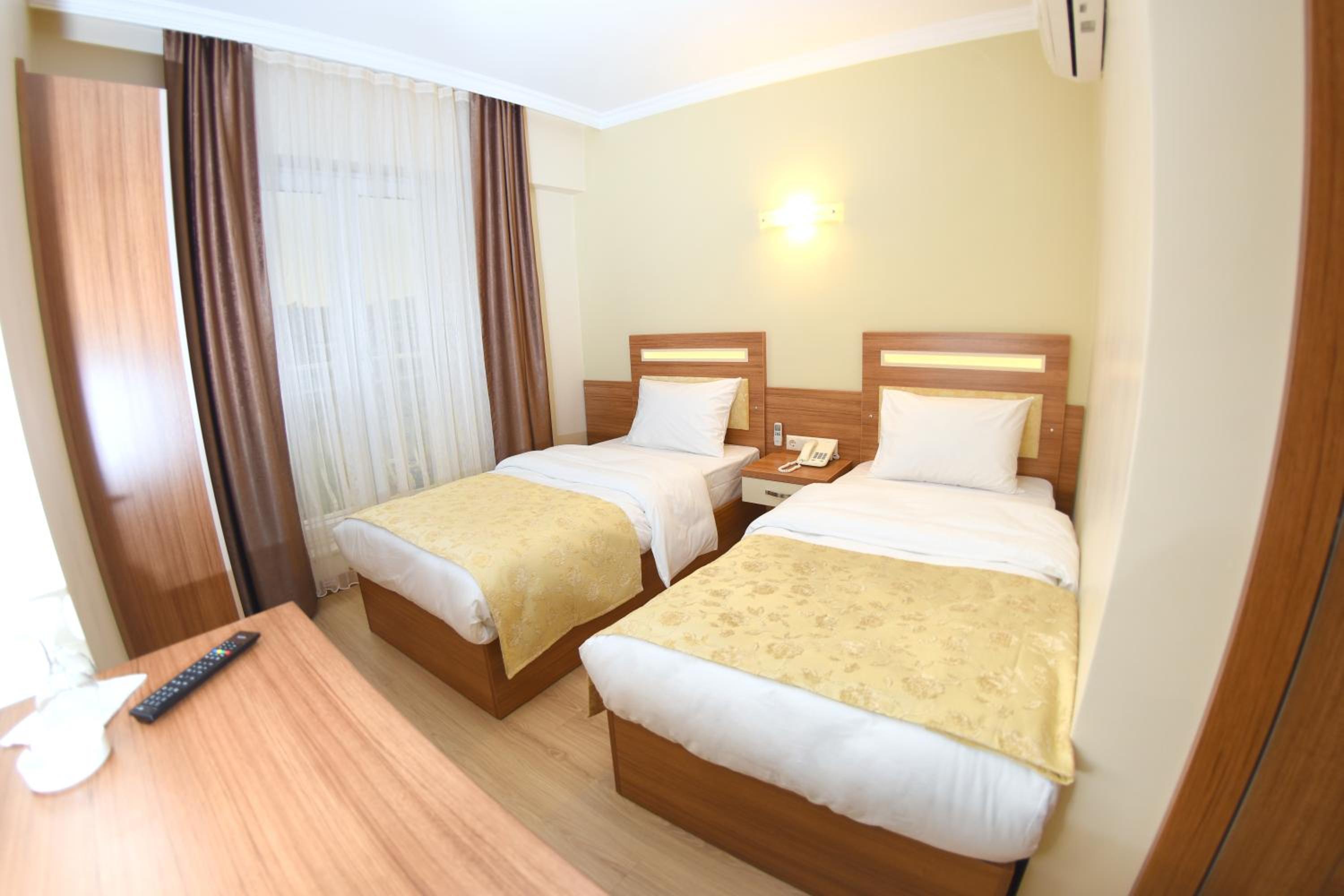 Economy Twin Room photo 3