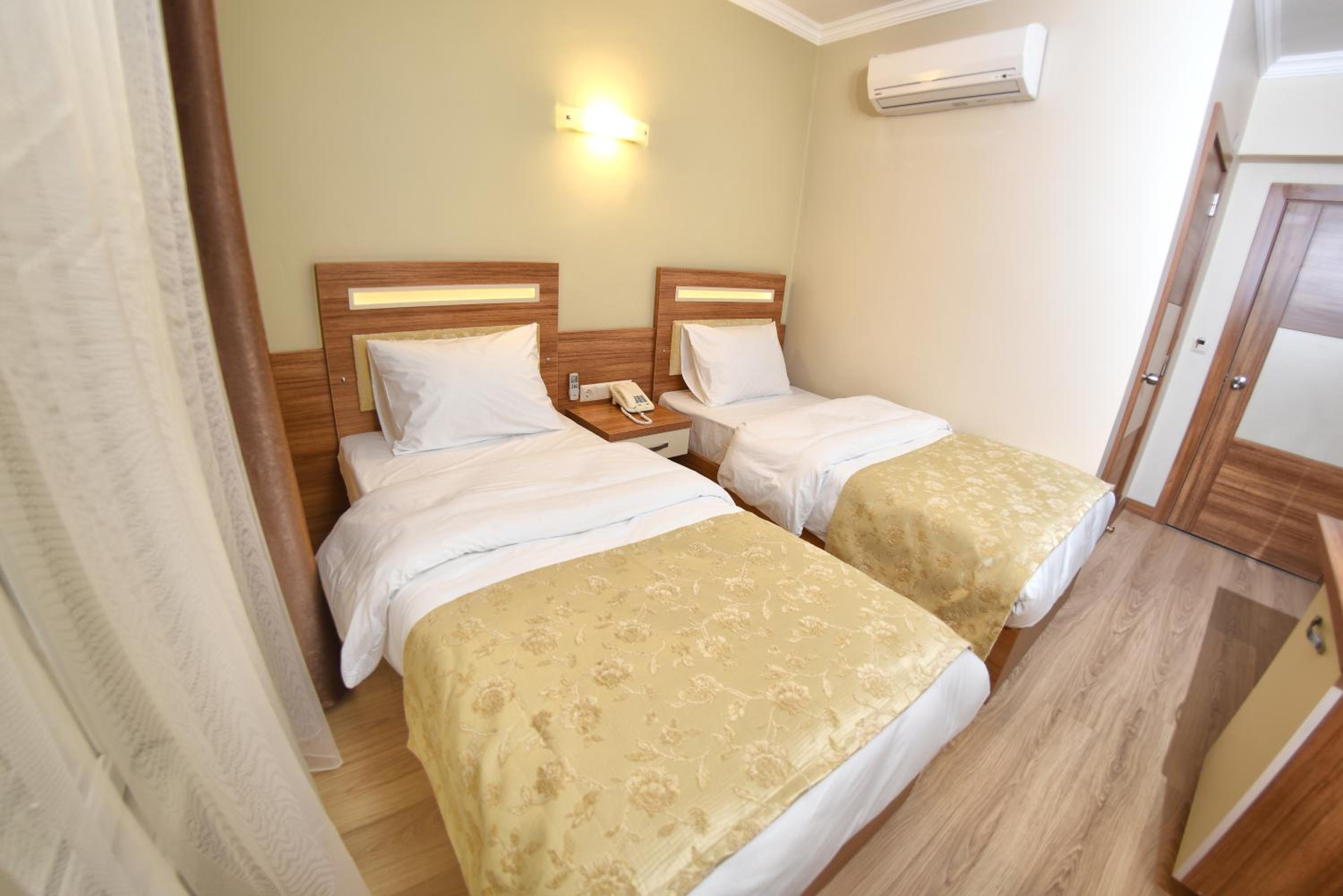 Economy Twin Room photo 1