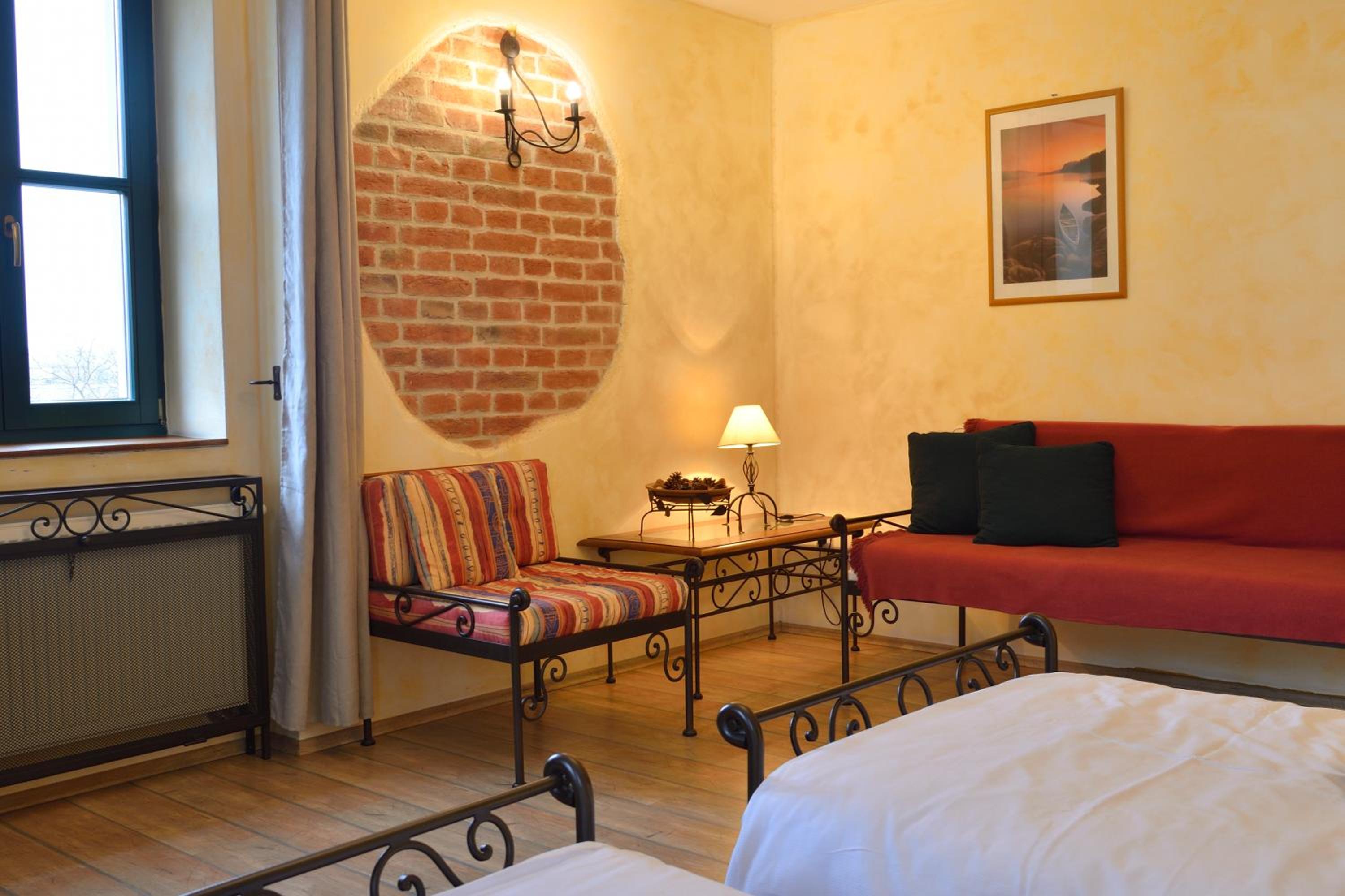 Twin Room with Private Bathroom photo 2