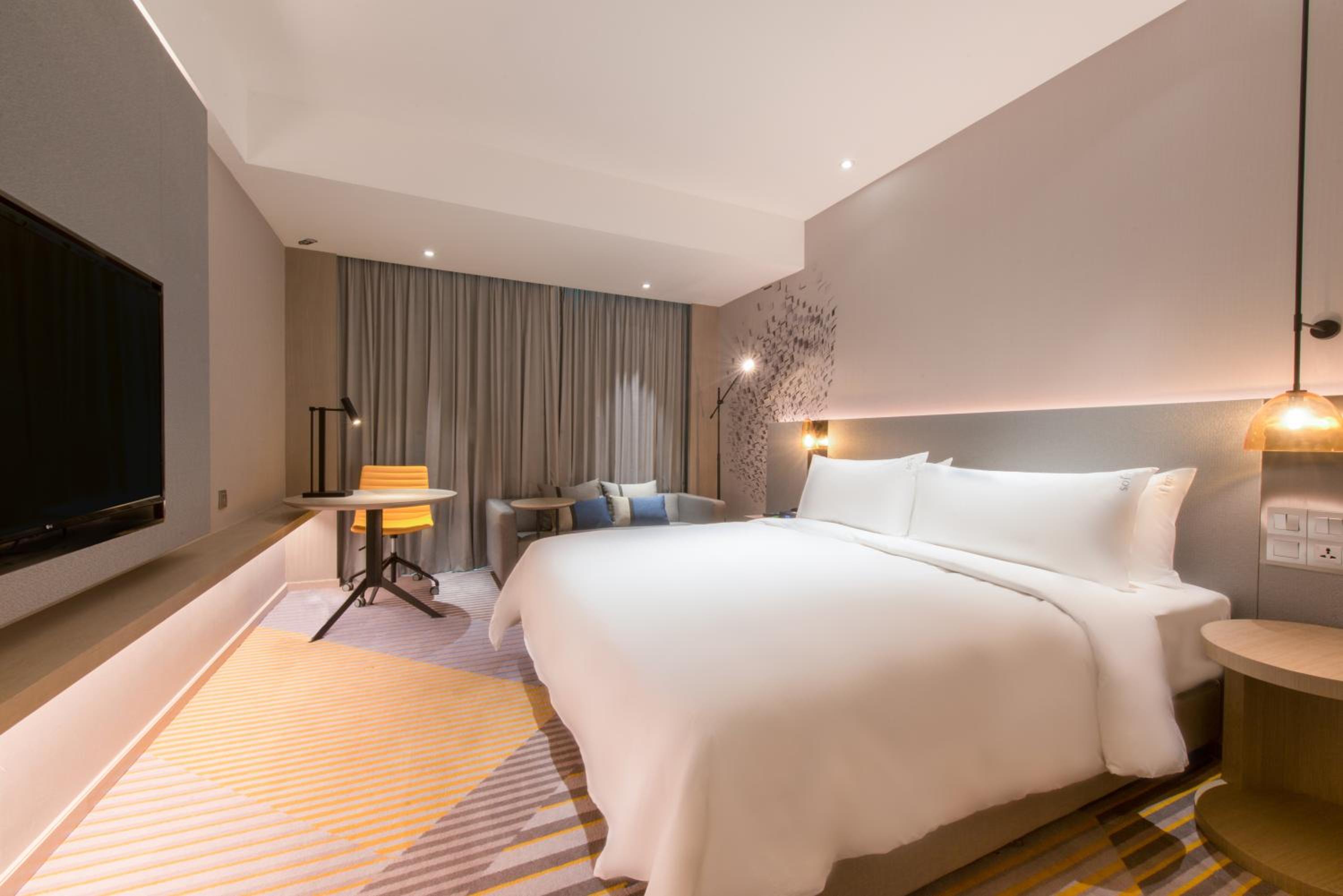 Standard King Room with City View