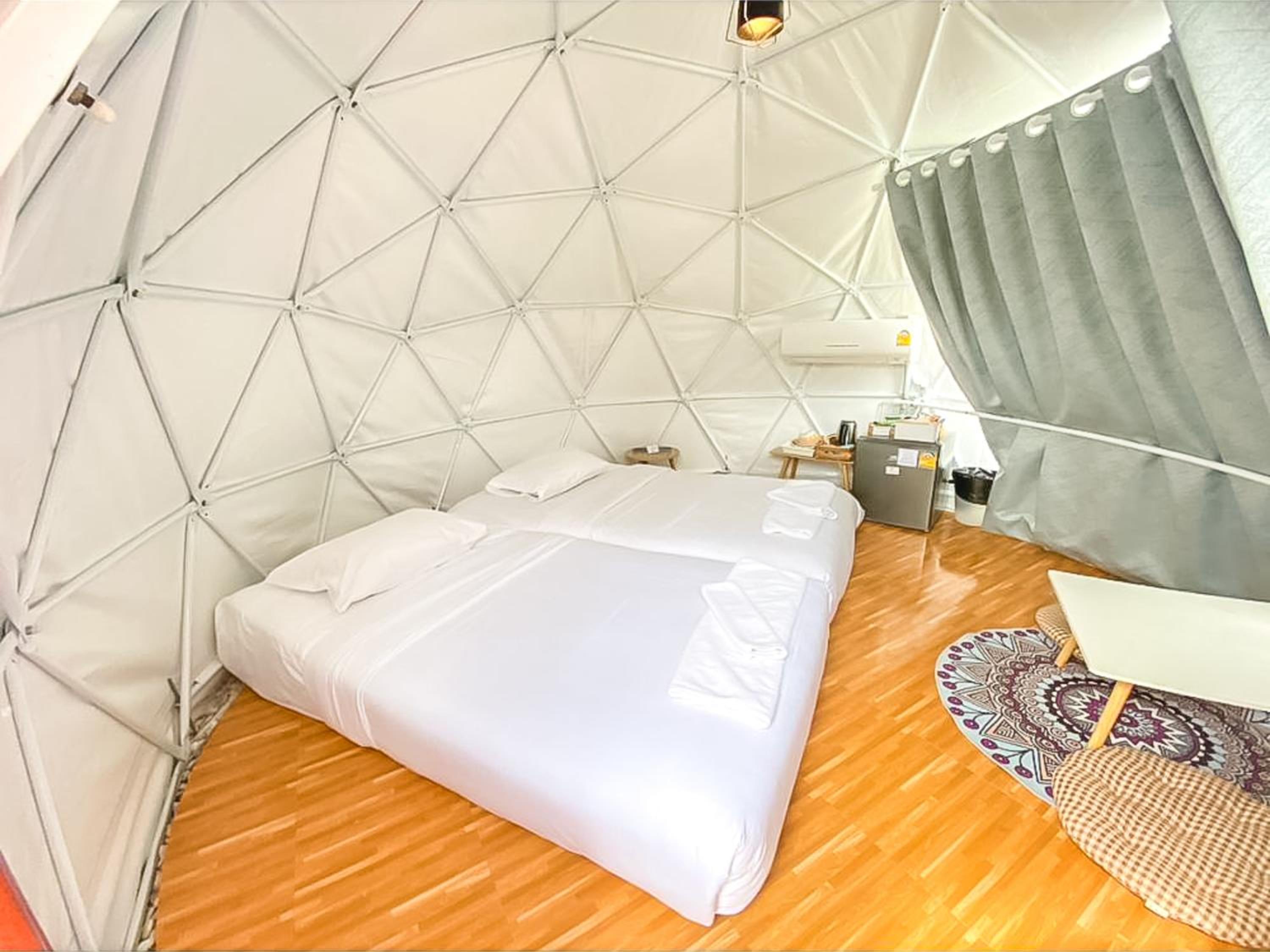 Queen Room with Garden View - Photo 7