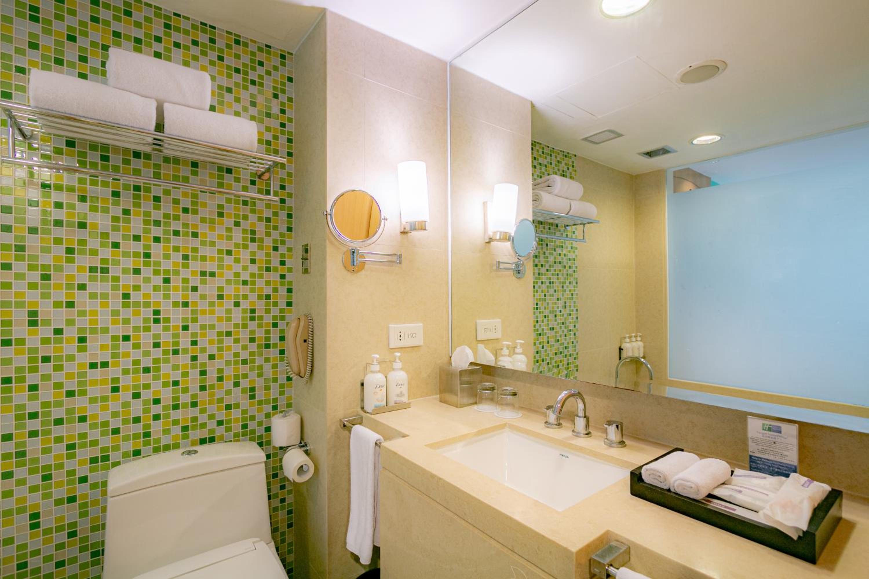 Two-Bedroom Family Suite - Photo 8