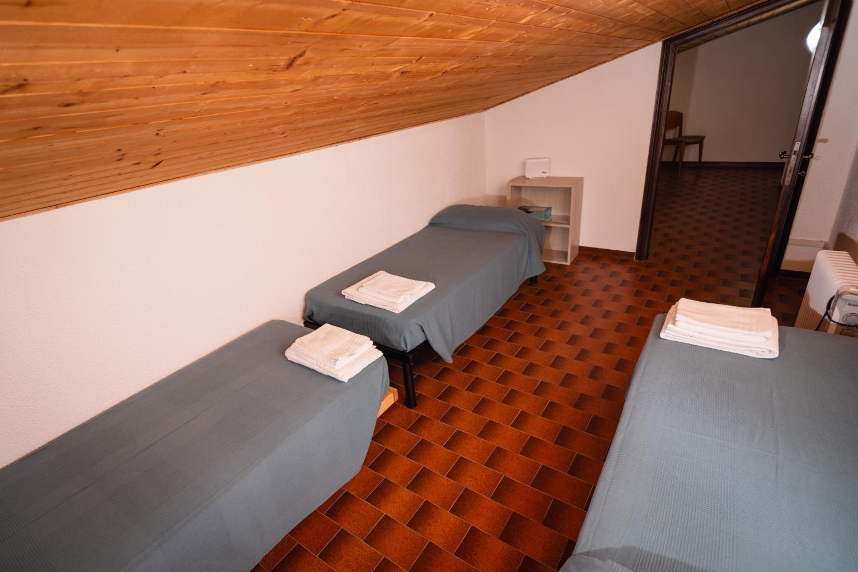 Five-Bedroom House photo 1