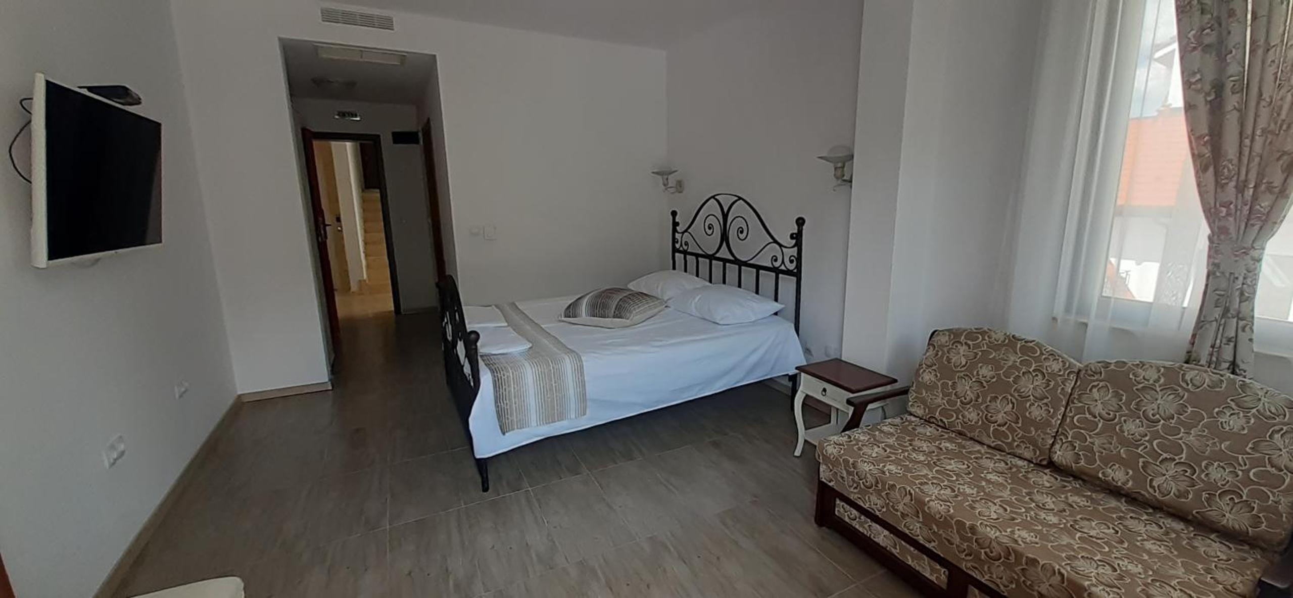 Deluxe Double Room - Photo 7