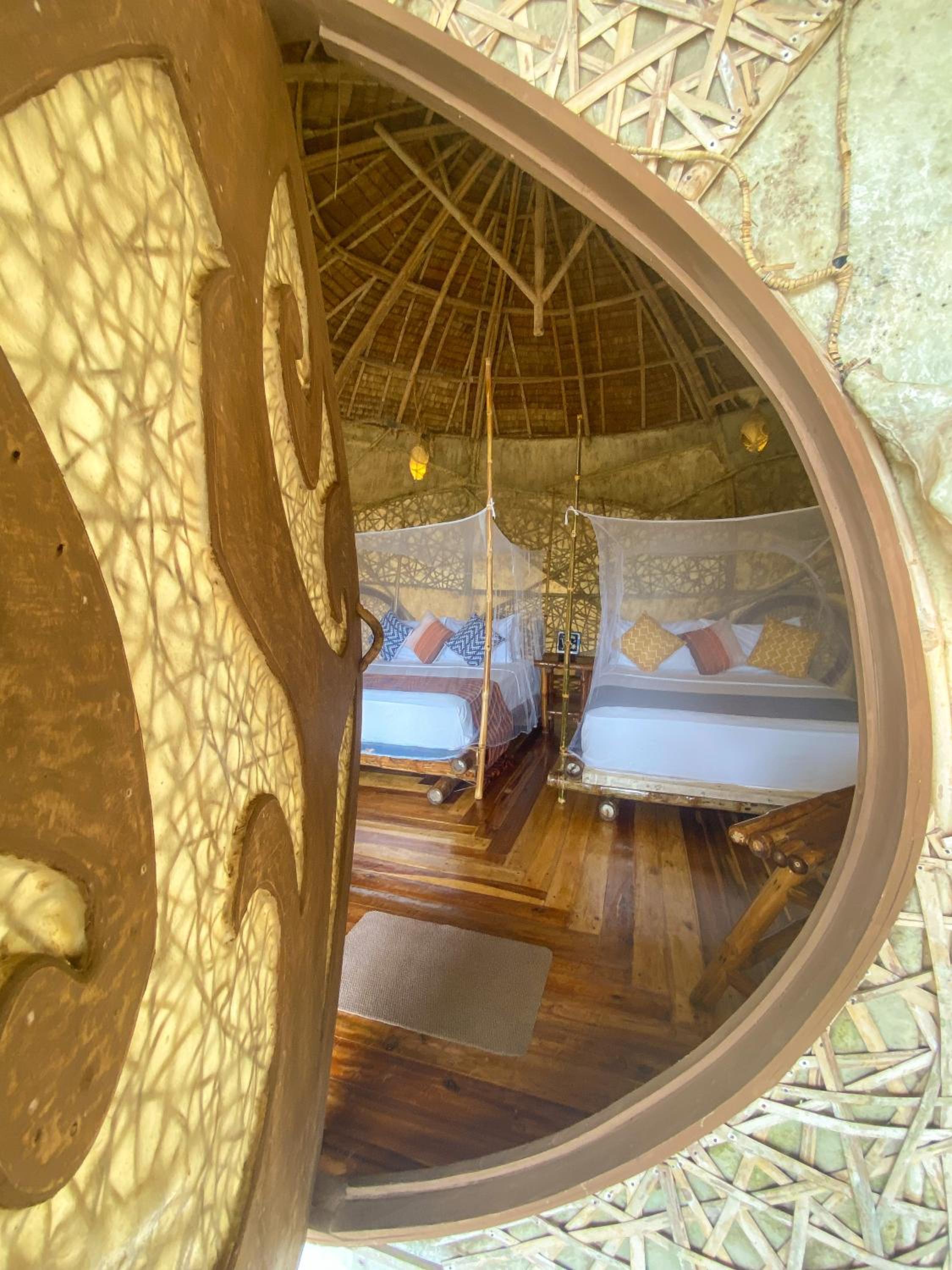 Hive Huts Two Queens - Photo 1