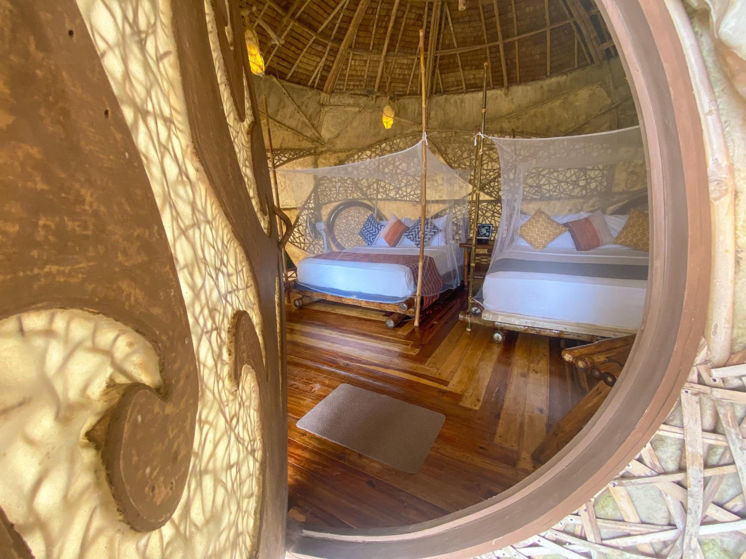 Hive Huts Two Queens - Photo 9