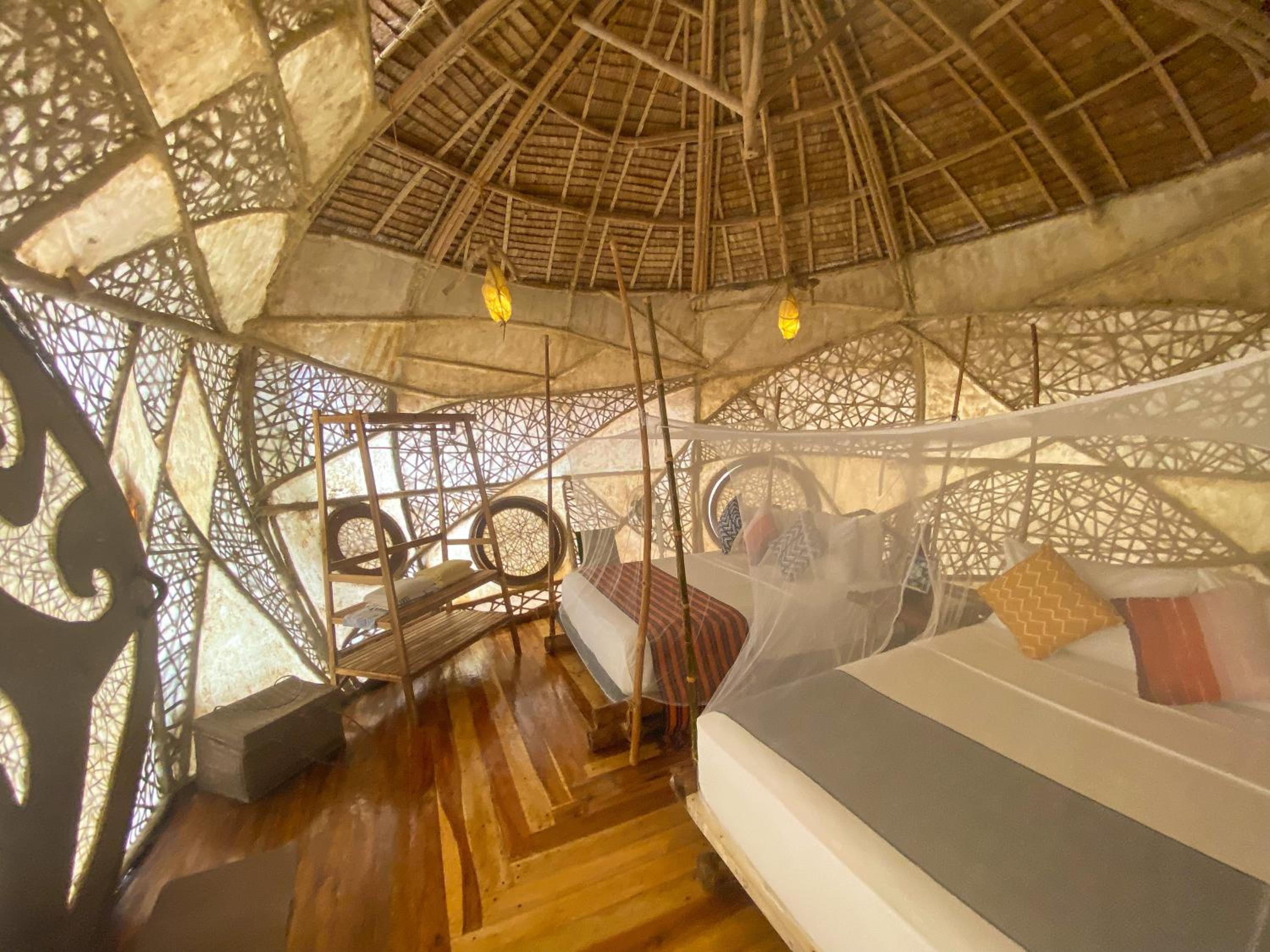 Hive Huts Two Queens - Photo 10