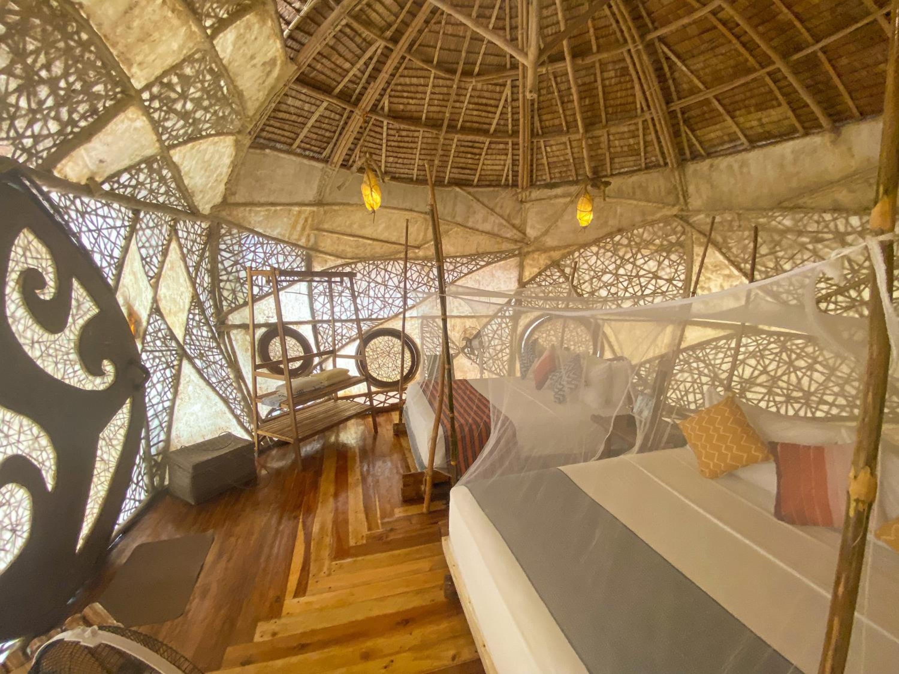 Hive Huts Two Queens - Photo 6