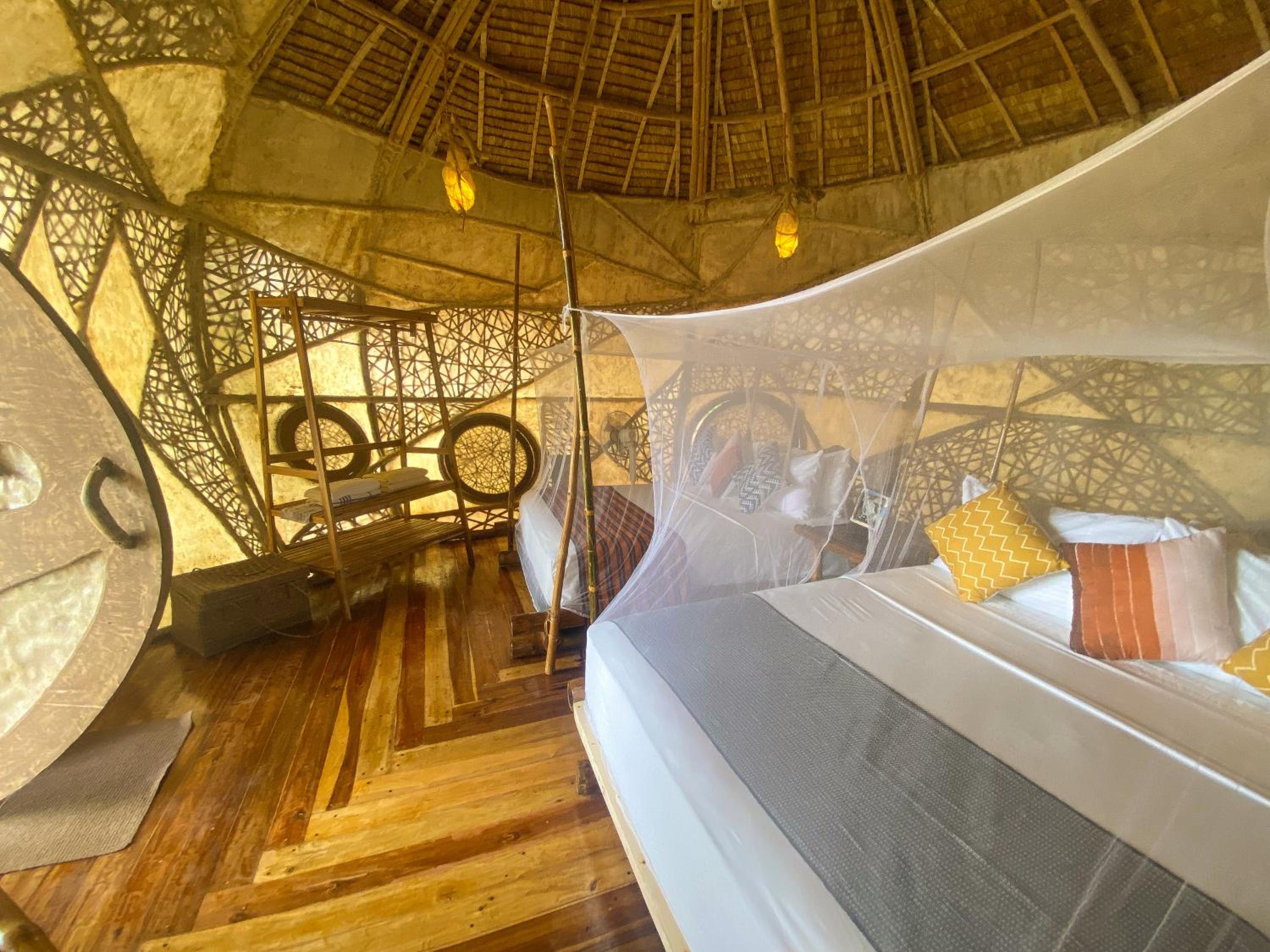 Hive Huts Two Queens - Photo 8