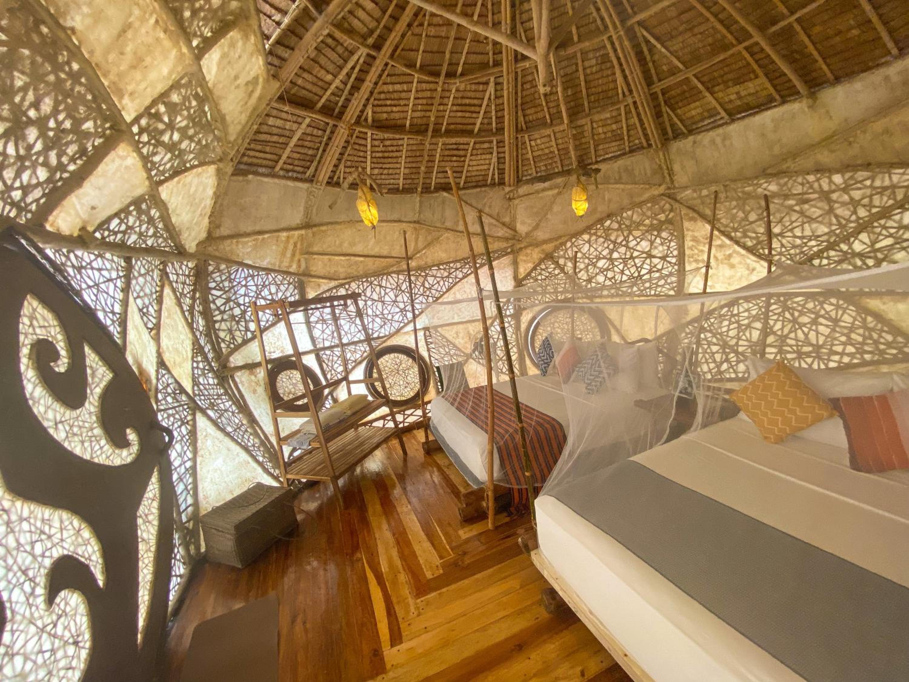Hive Huts Two Queens - Photo 4
