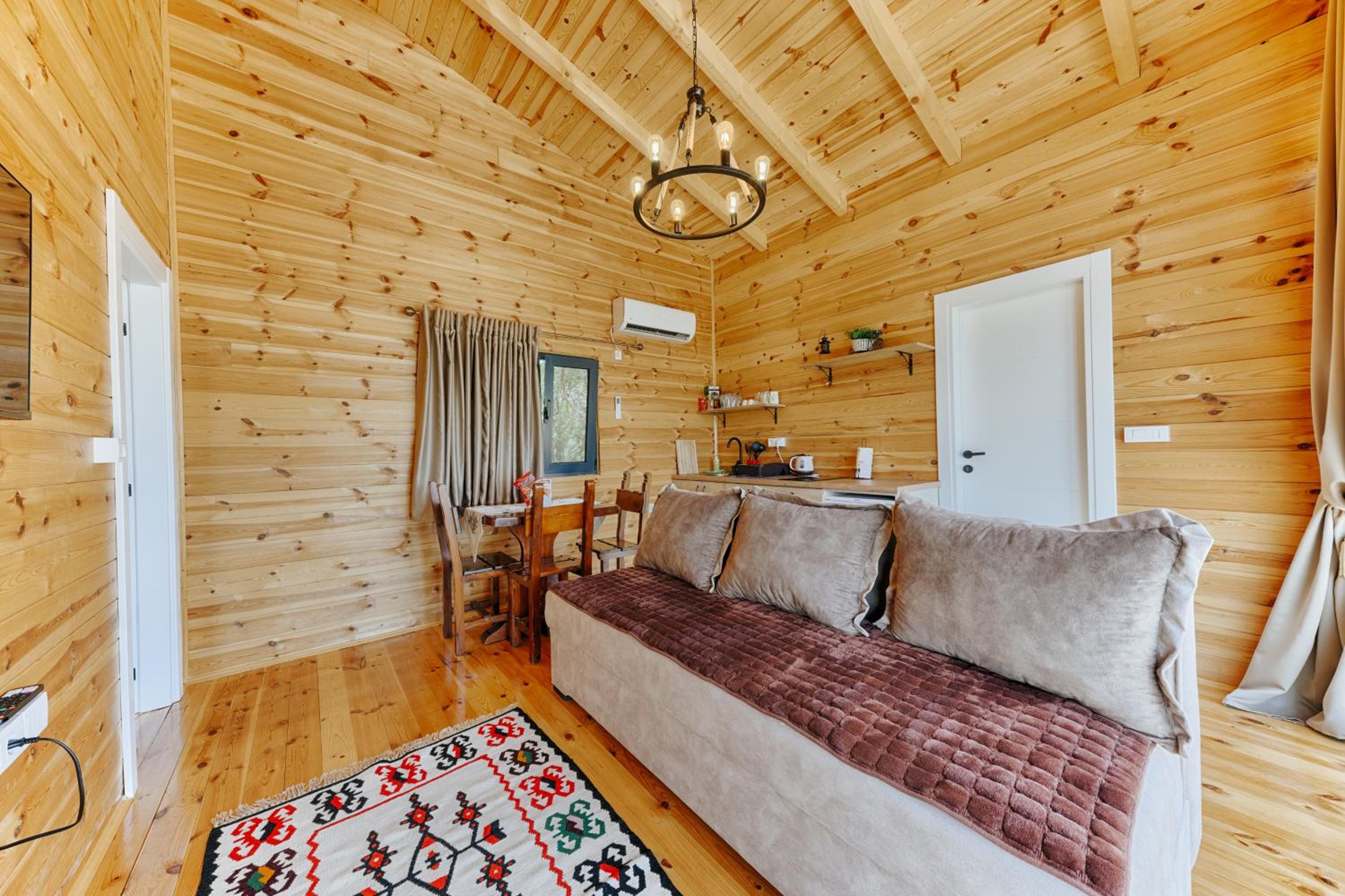 One-Bedroom House photo 1