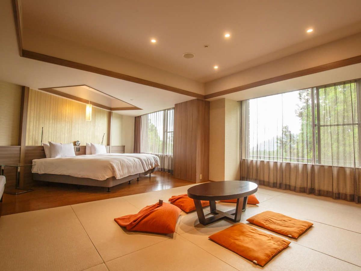 【Main Building】Large Room with Tatami Area photo 2