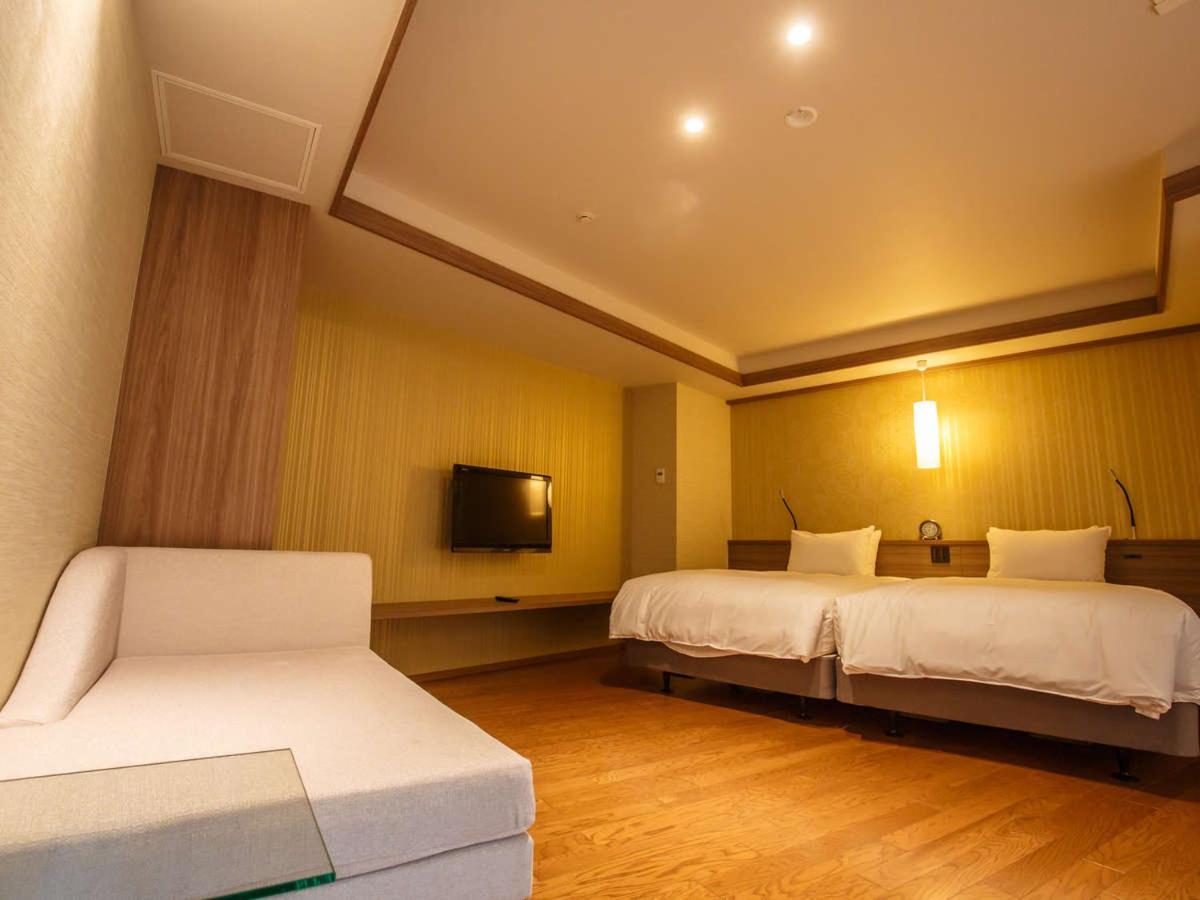 【Main Building】Large Room with Tatami Area photo 3