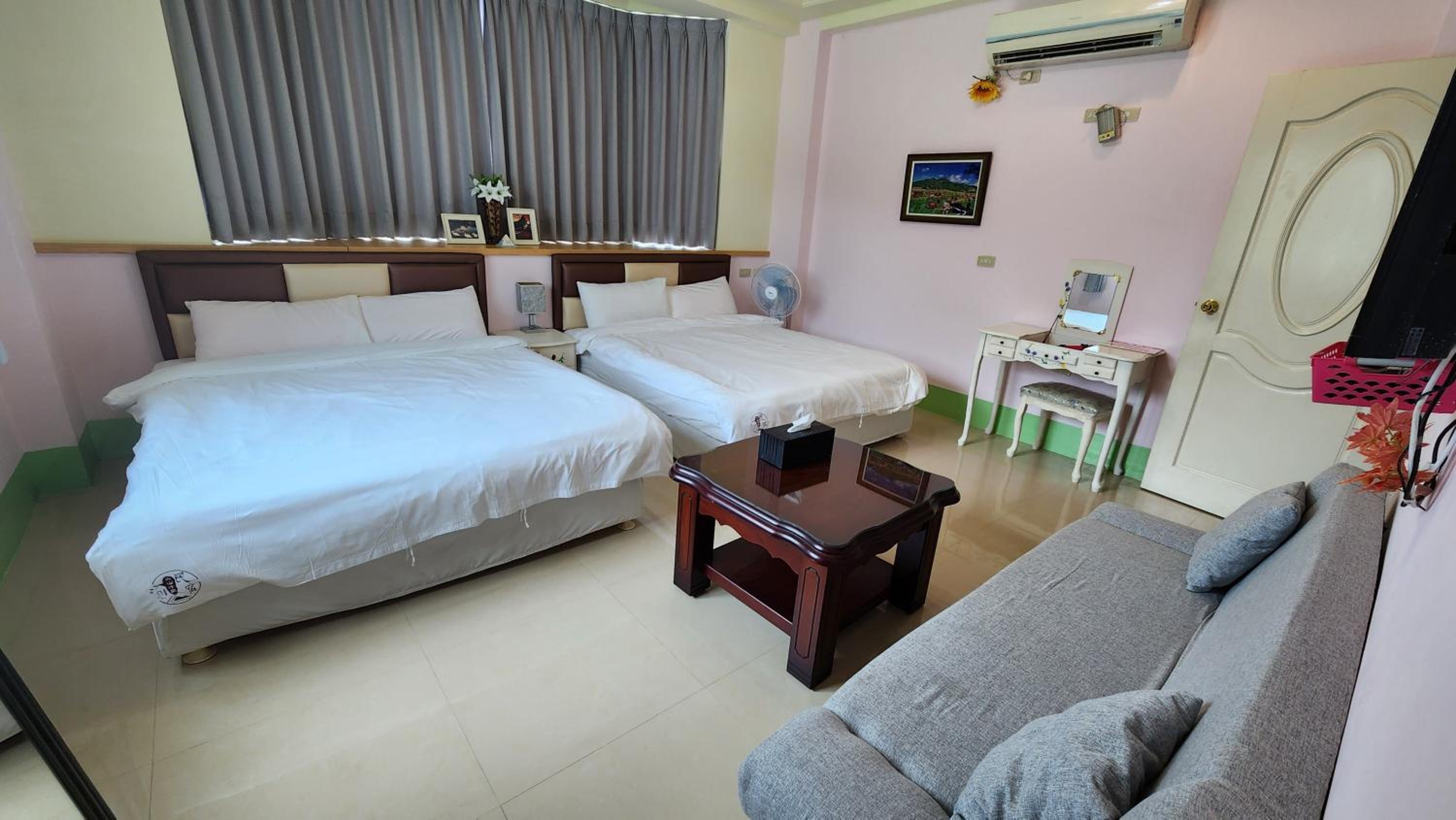 Quadruple Room with Balcony photo 2