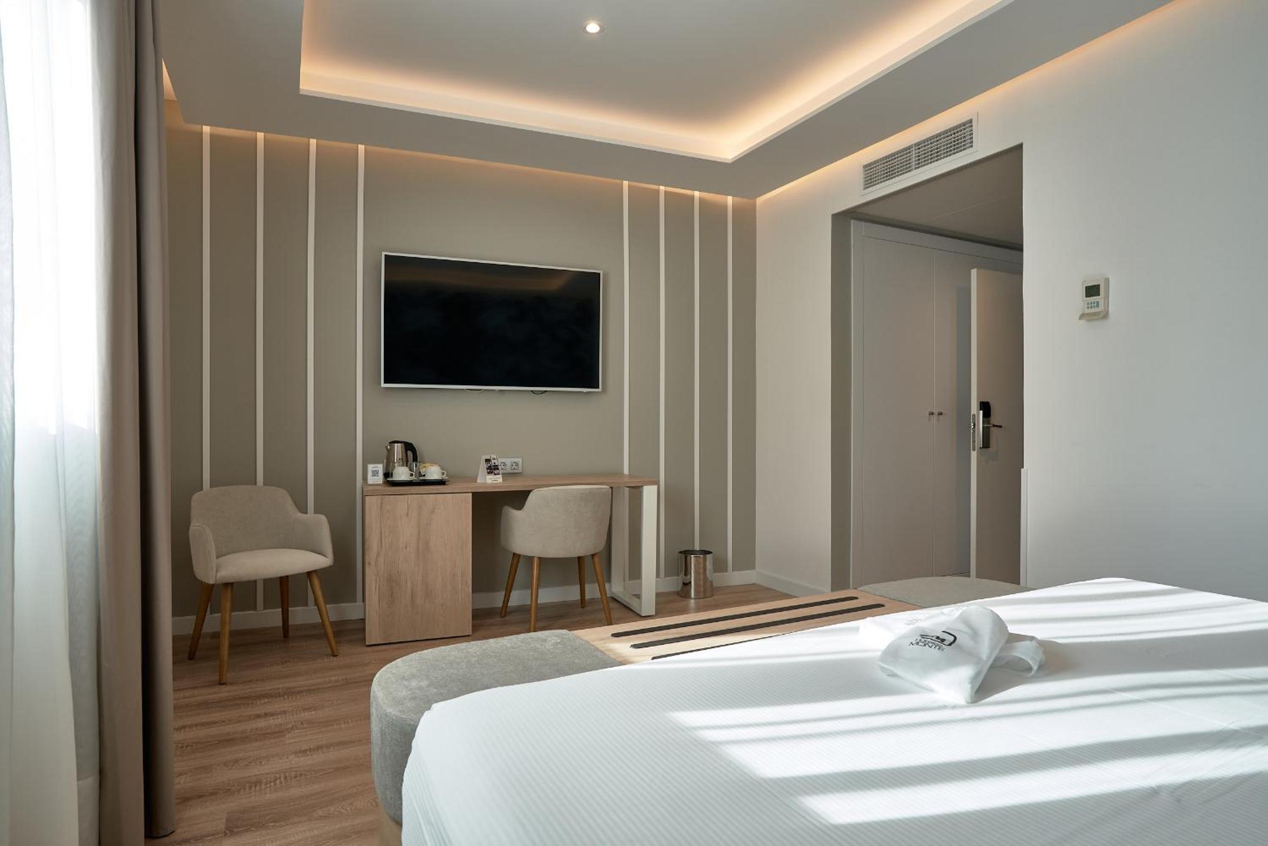 Double or Twin Room - Photo 12