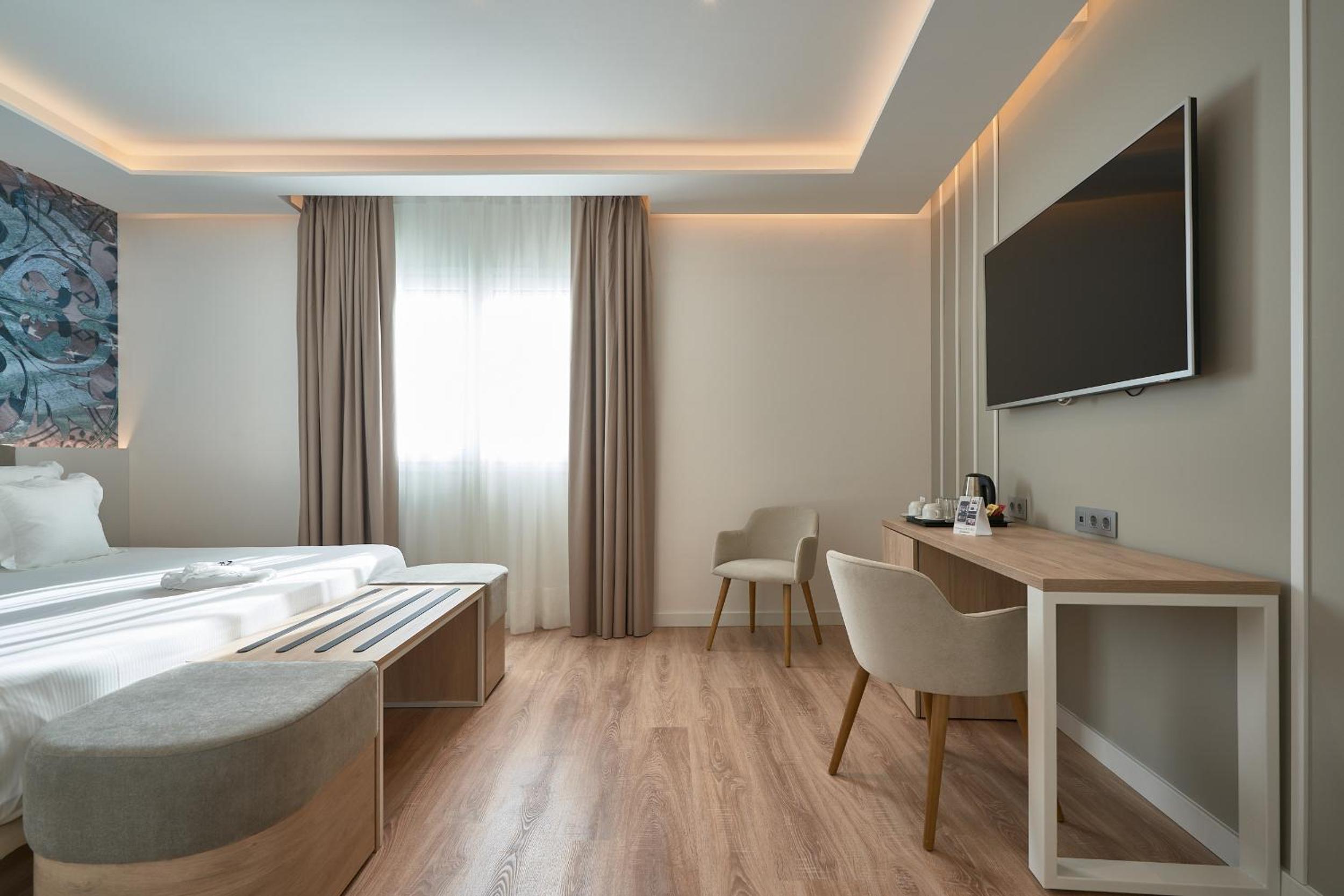 Double or Twin Room - Photo 17