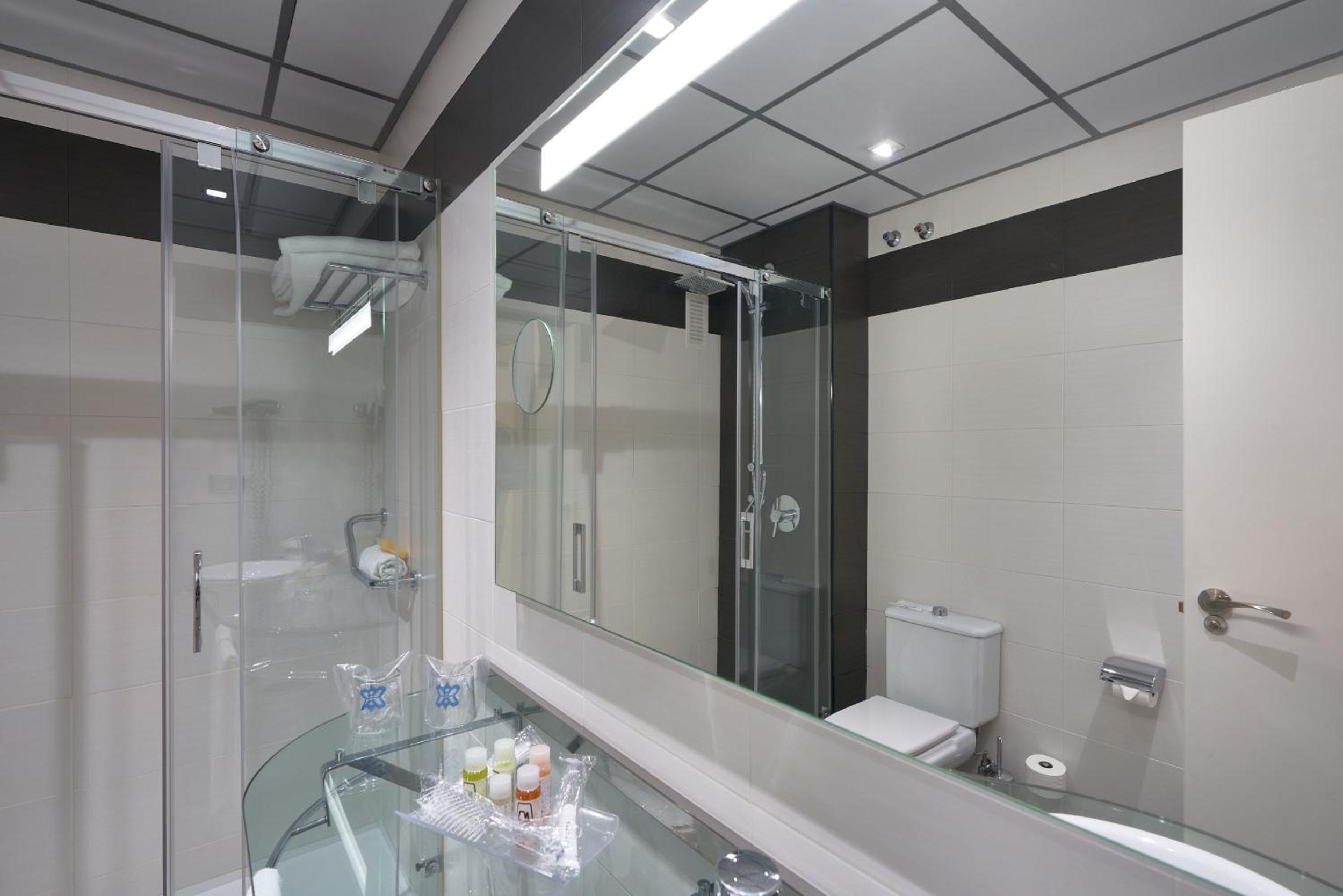 Double or Twin Room - Photo 13