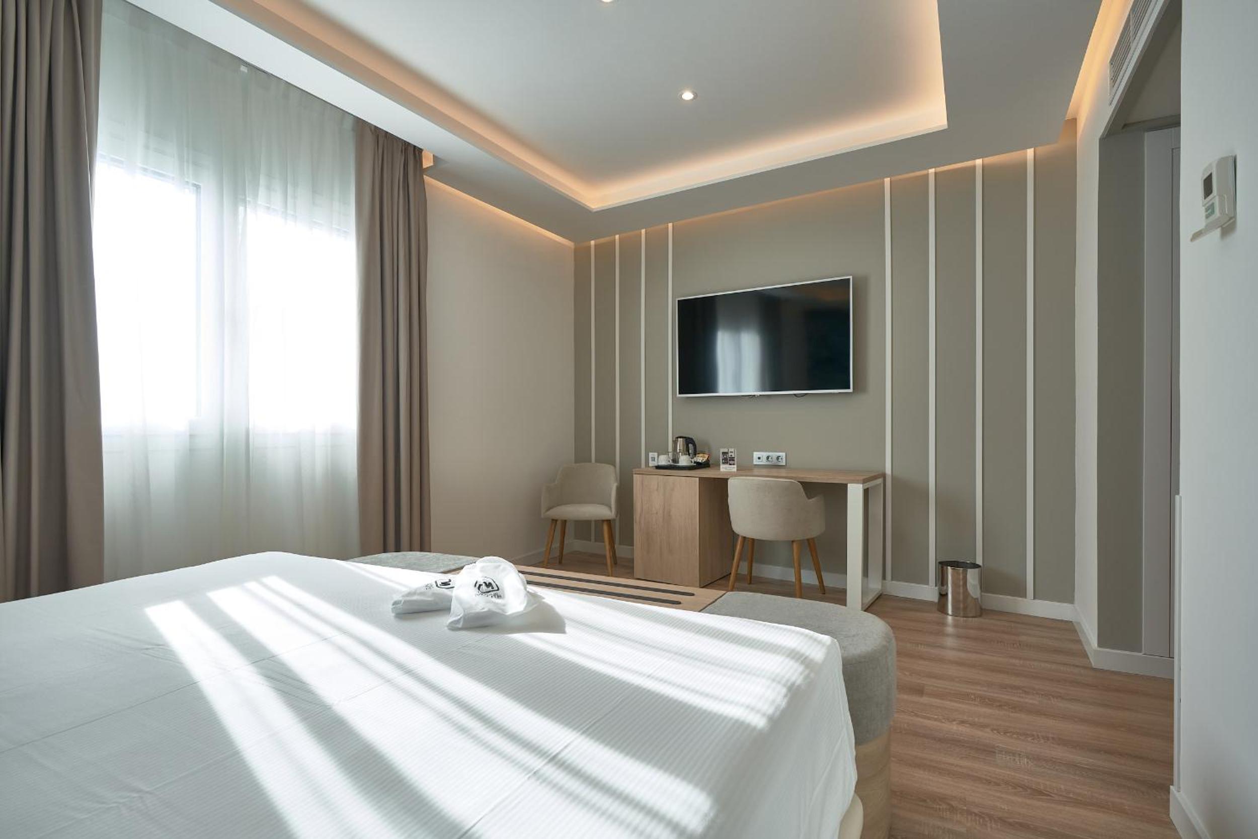 Double or Twin Room - Photo 6