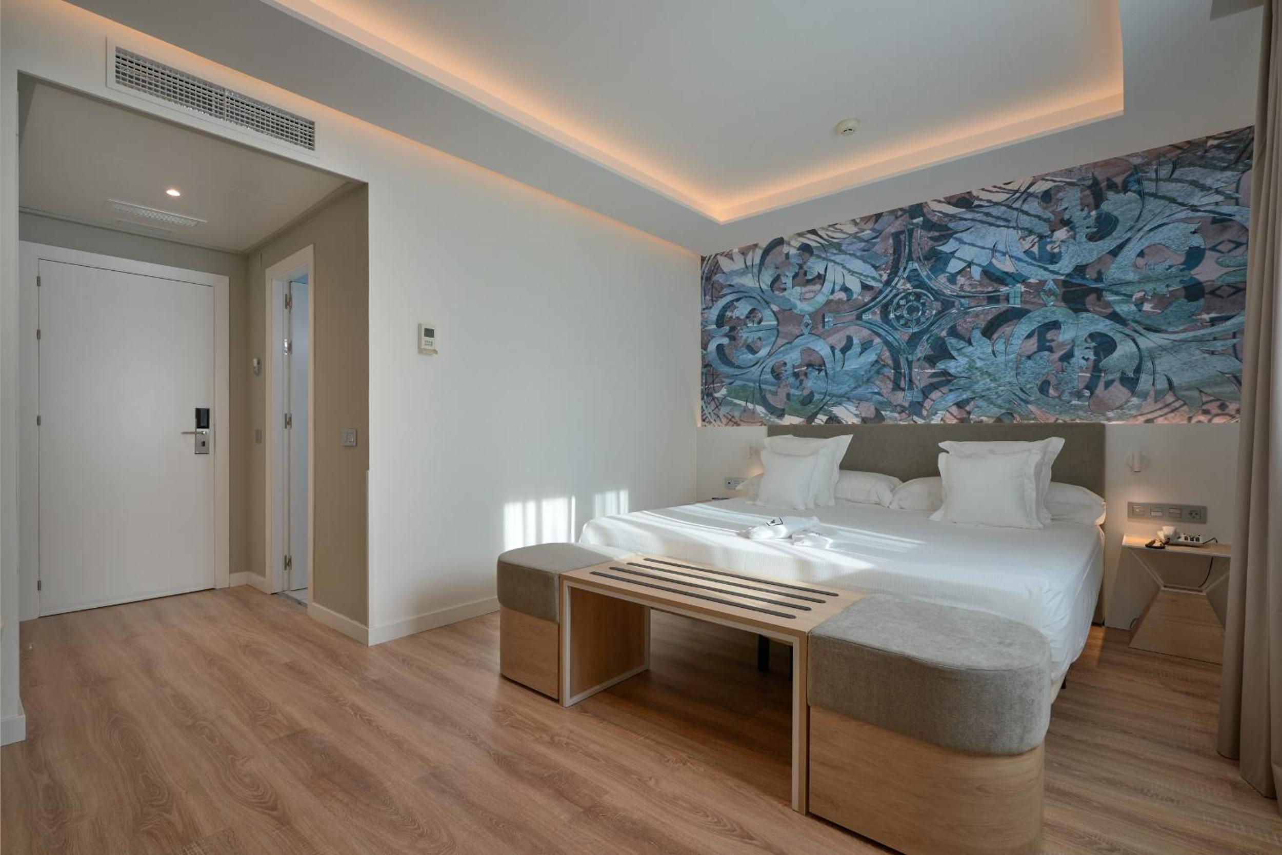 Double or Twin Room - Photo 11