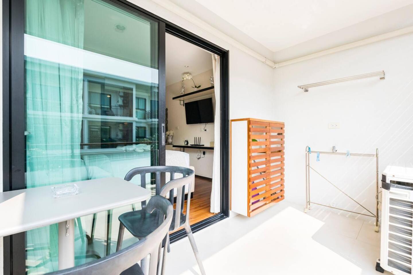 Studio with Pool View photo 2