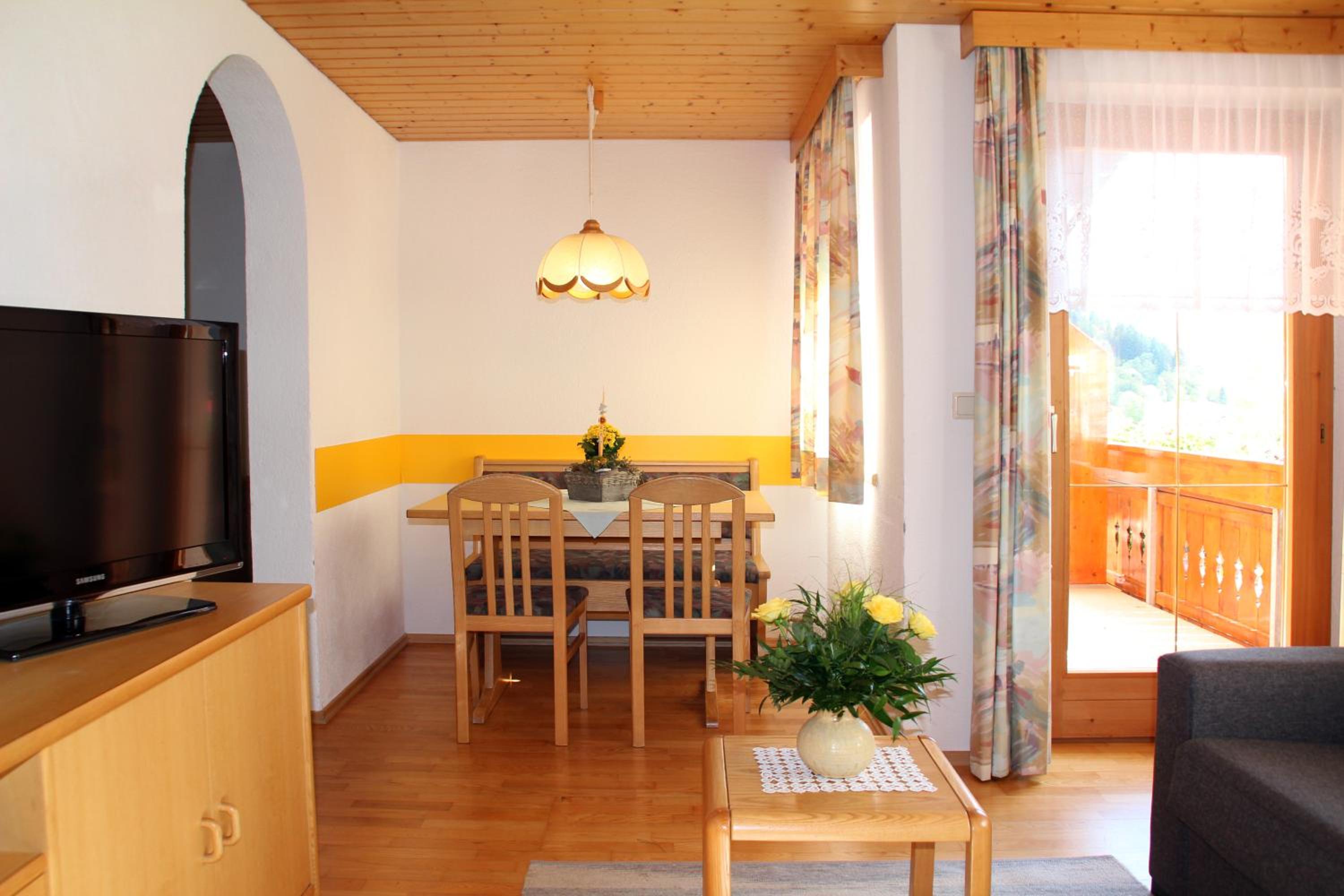 Apartment with Balcony photo 3