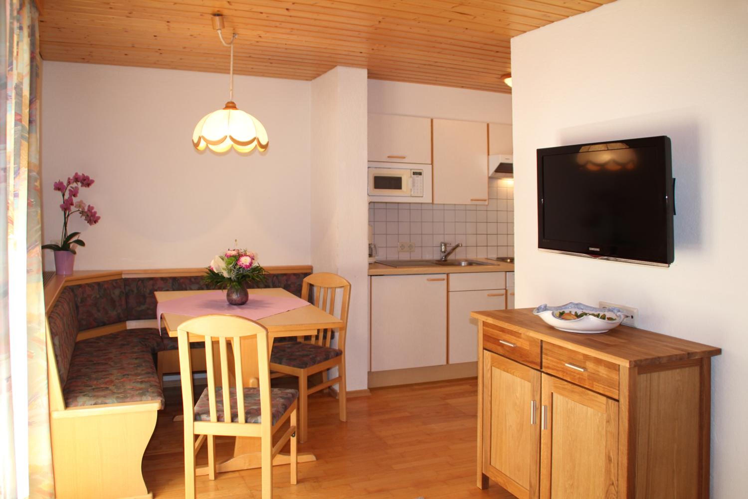 Apartment with Balcony photo 3