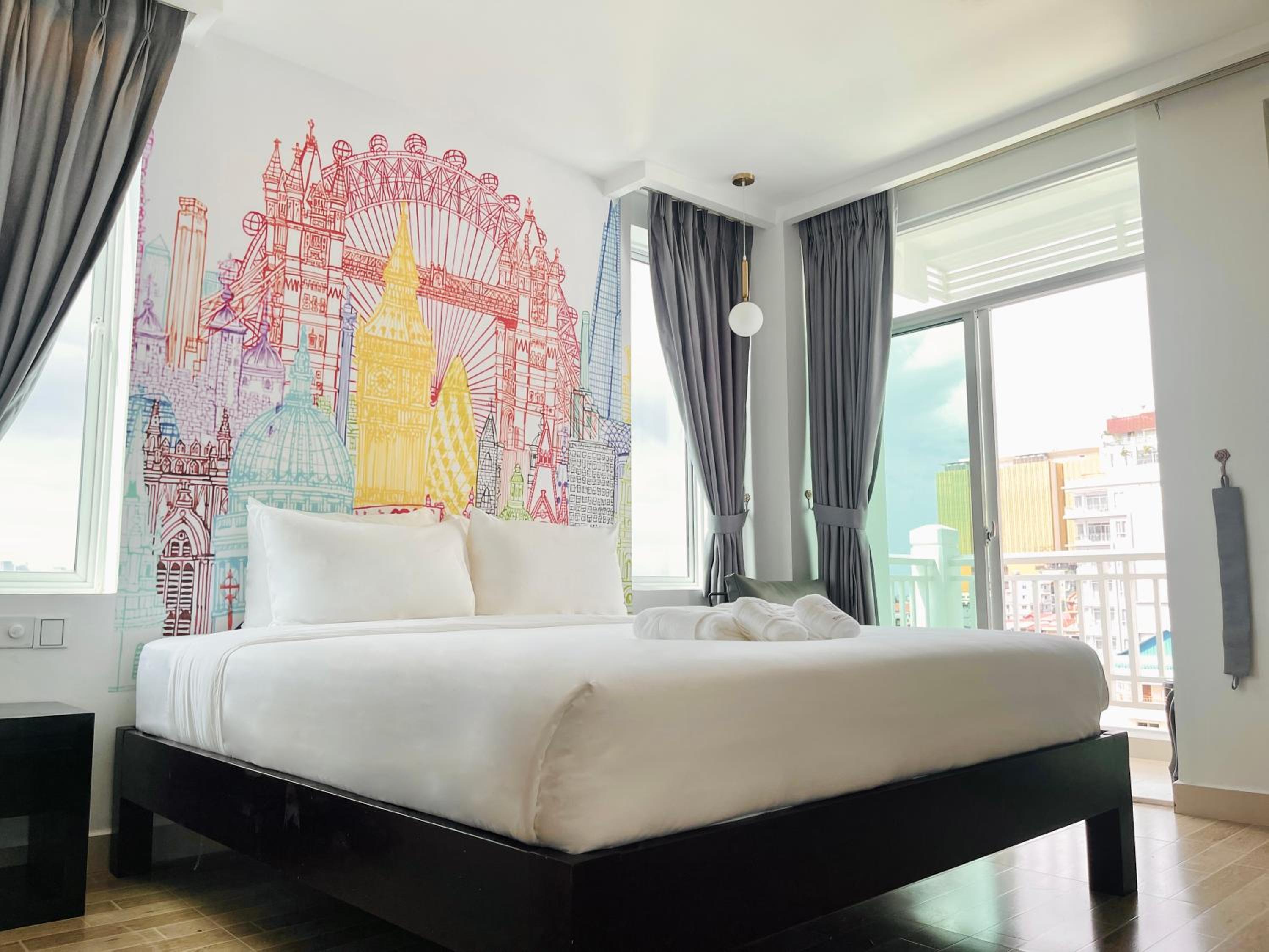 Deluxe King Room - Photo 1