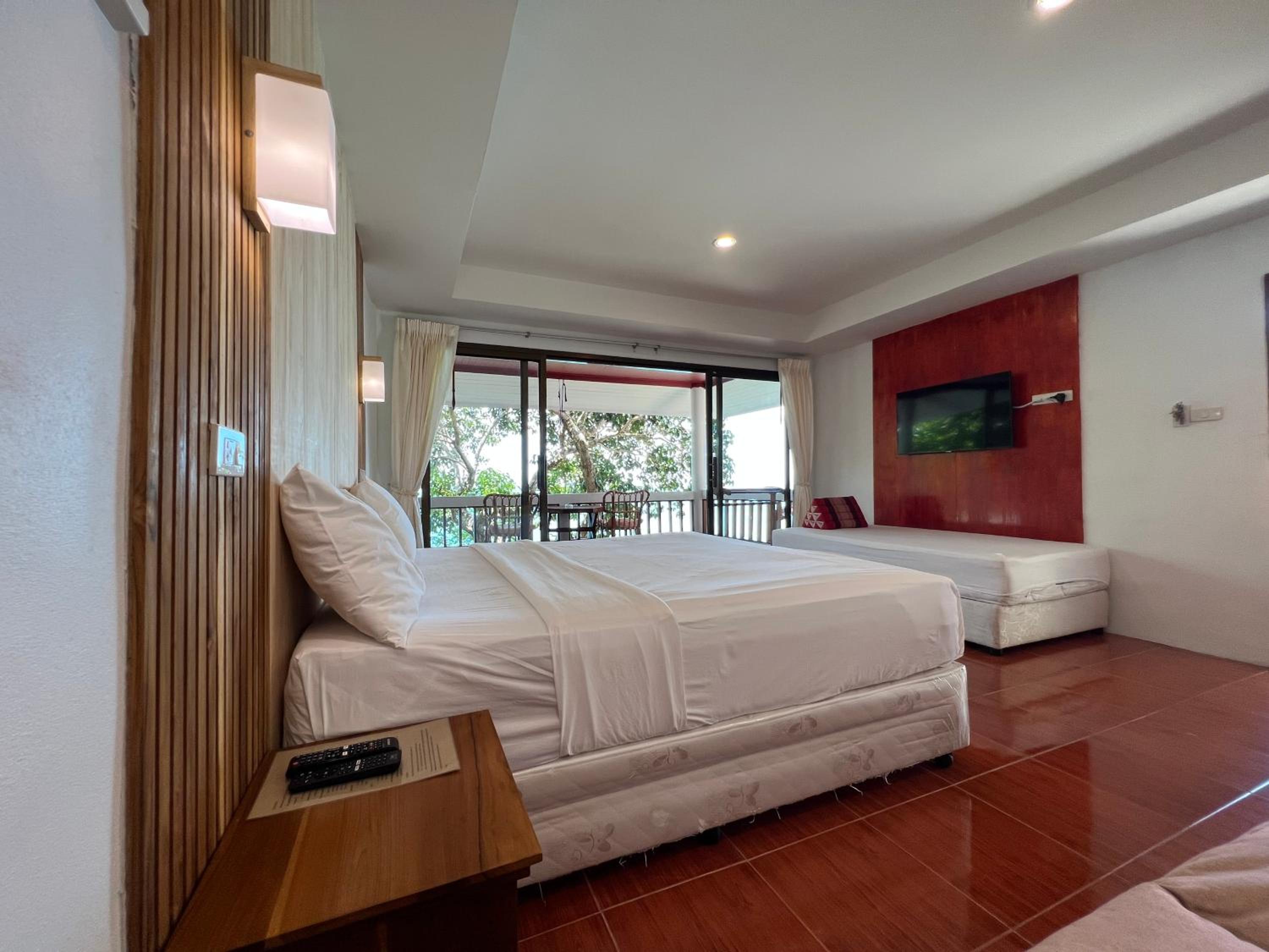 Superior Bungalow photo 1