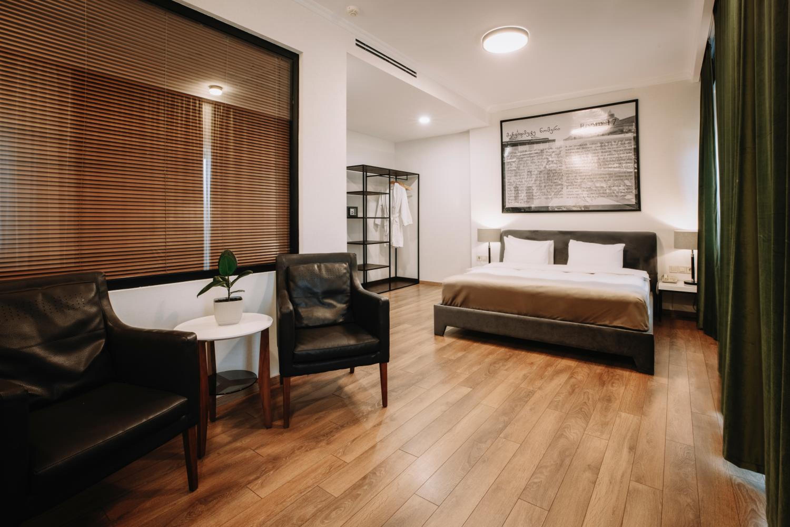 Superior Double Room with City View and Balcony photo 2