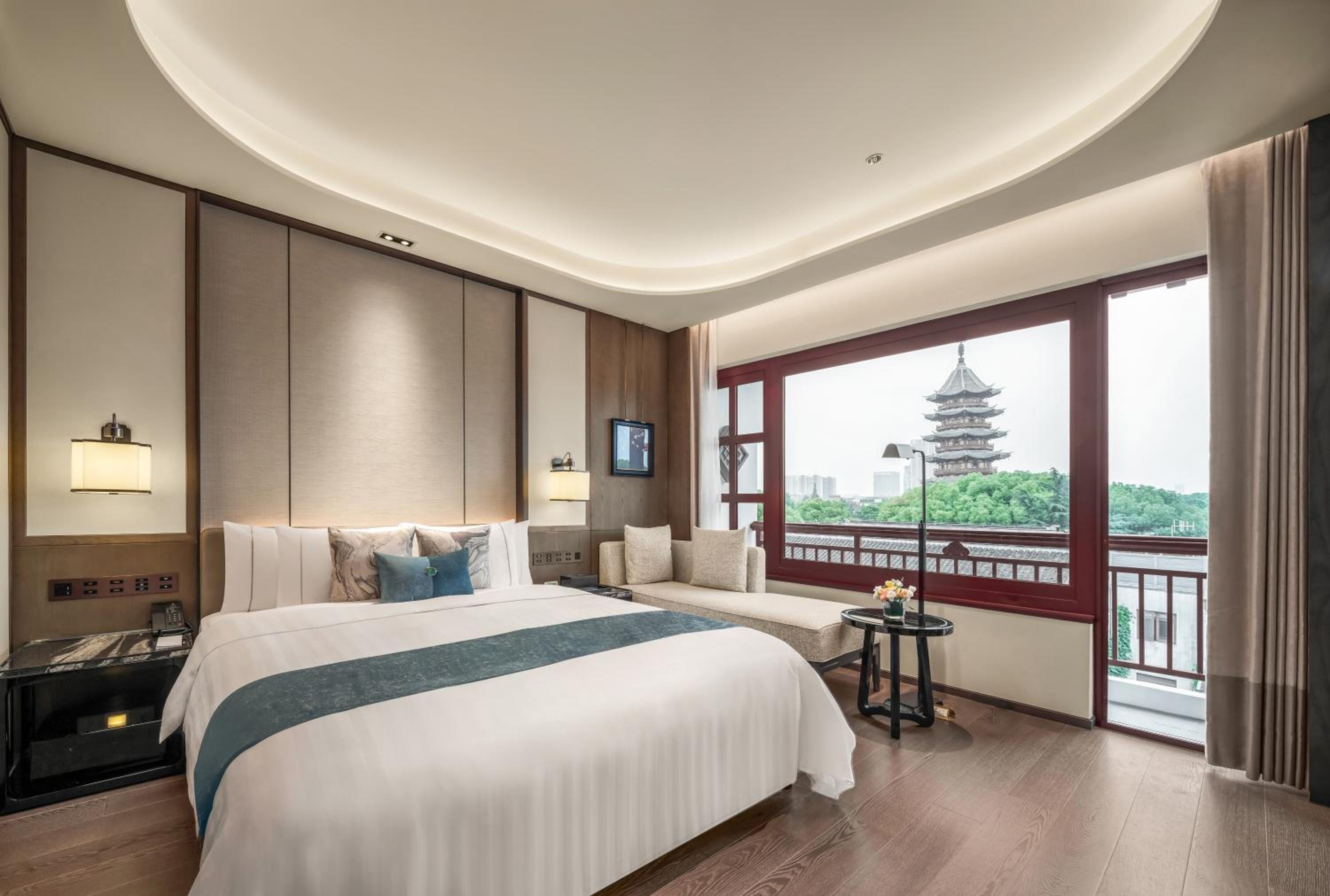 Pagoda Suite photo 3