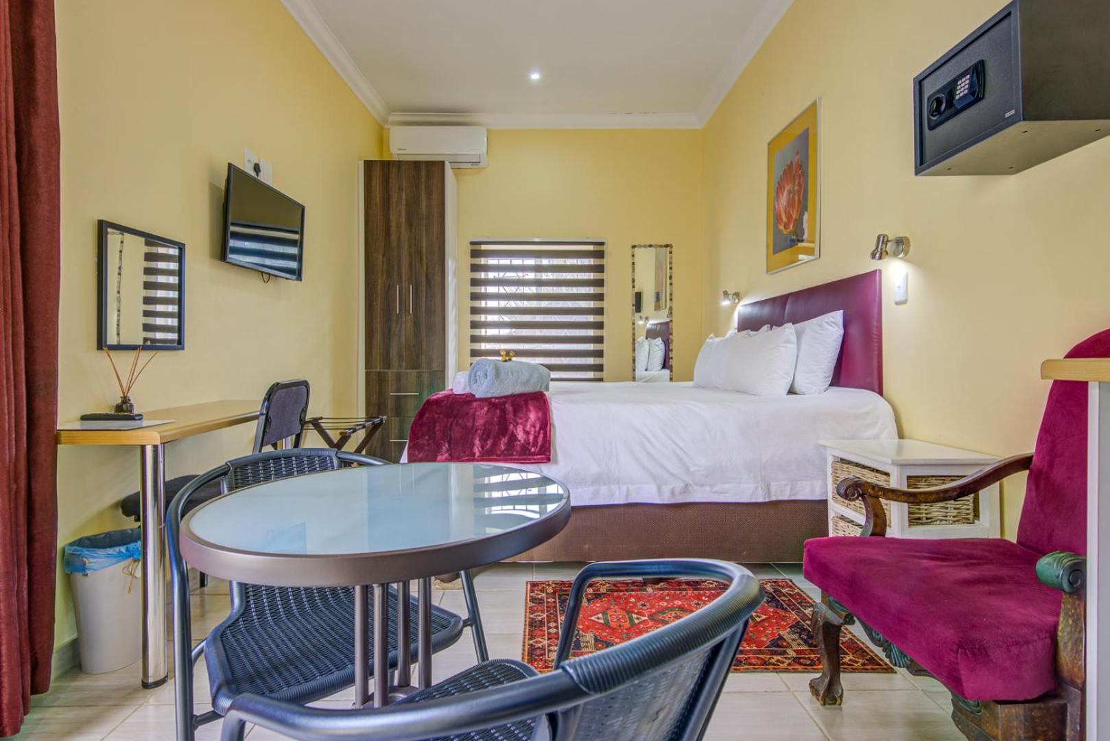 Standard King Room photo 2