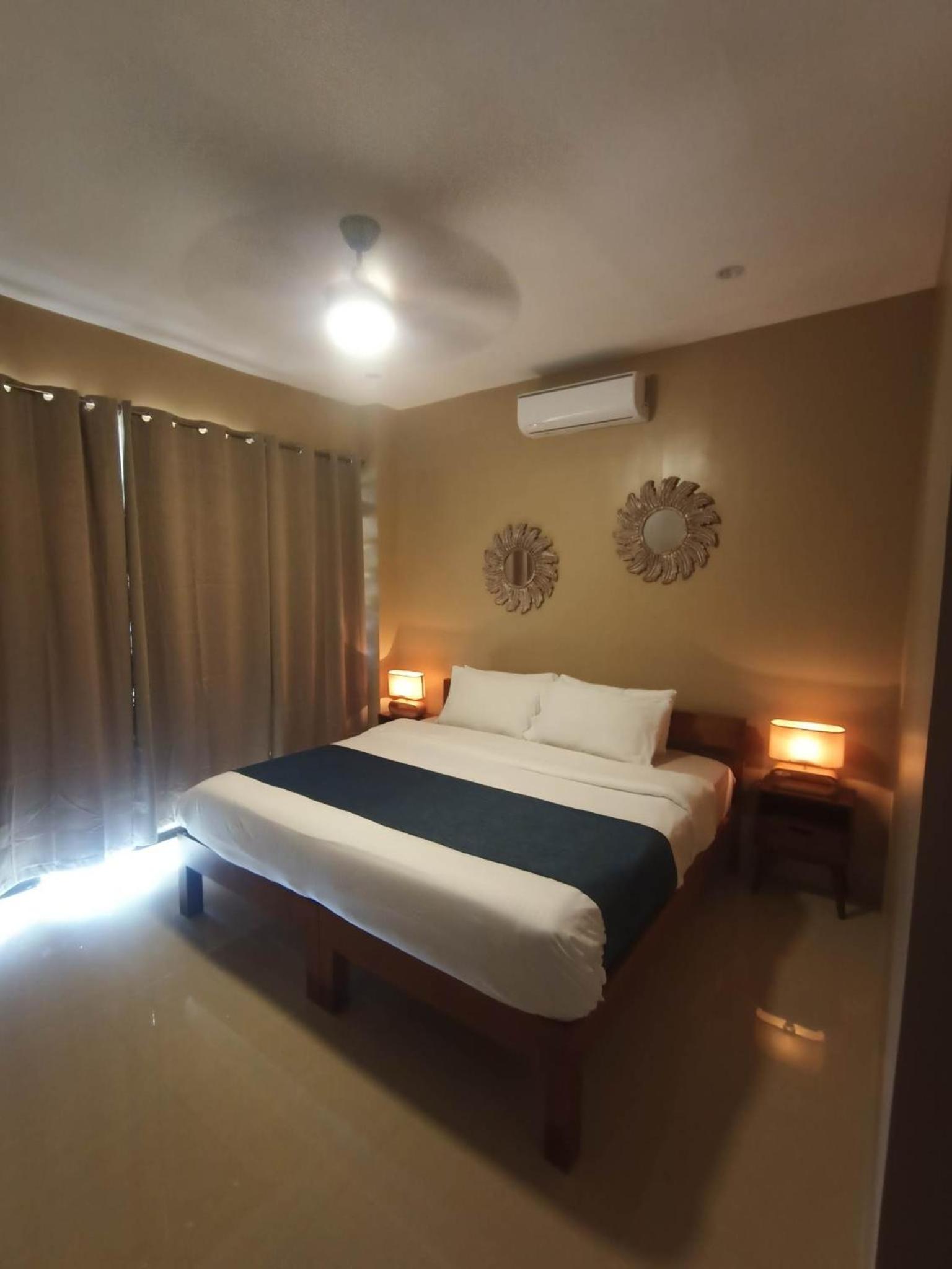 Deluxe King Suite - Photo 4