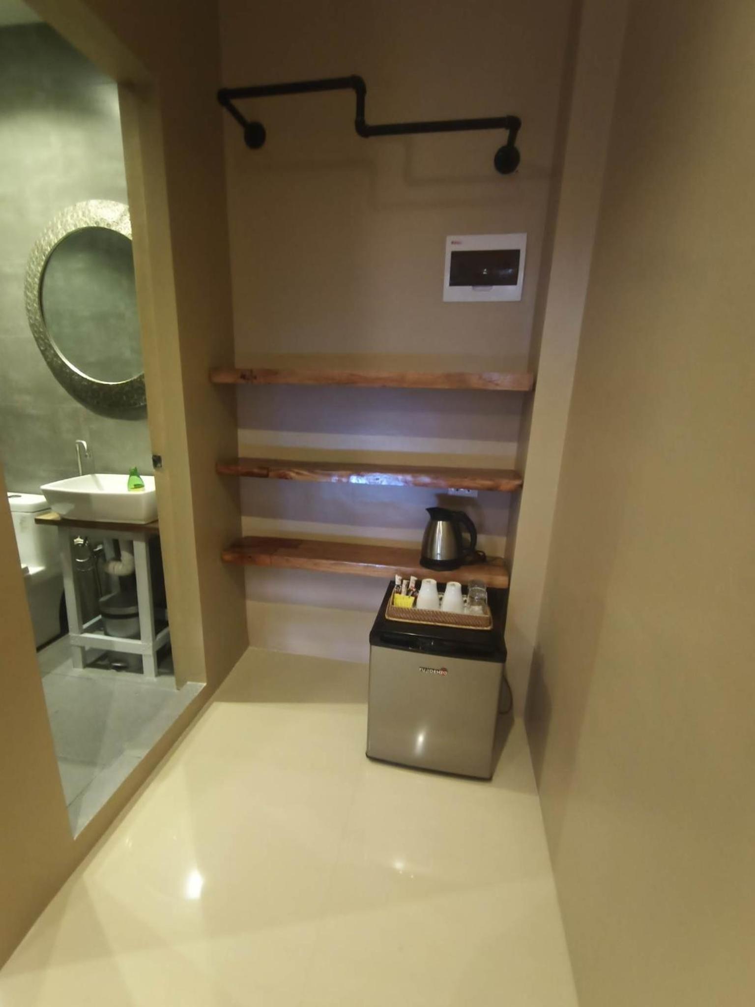Deluxe King Suite - Photo 5