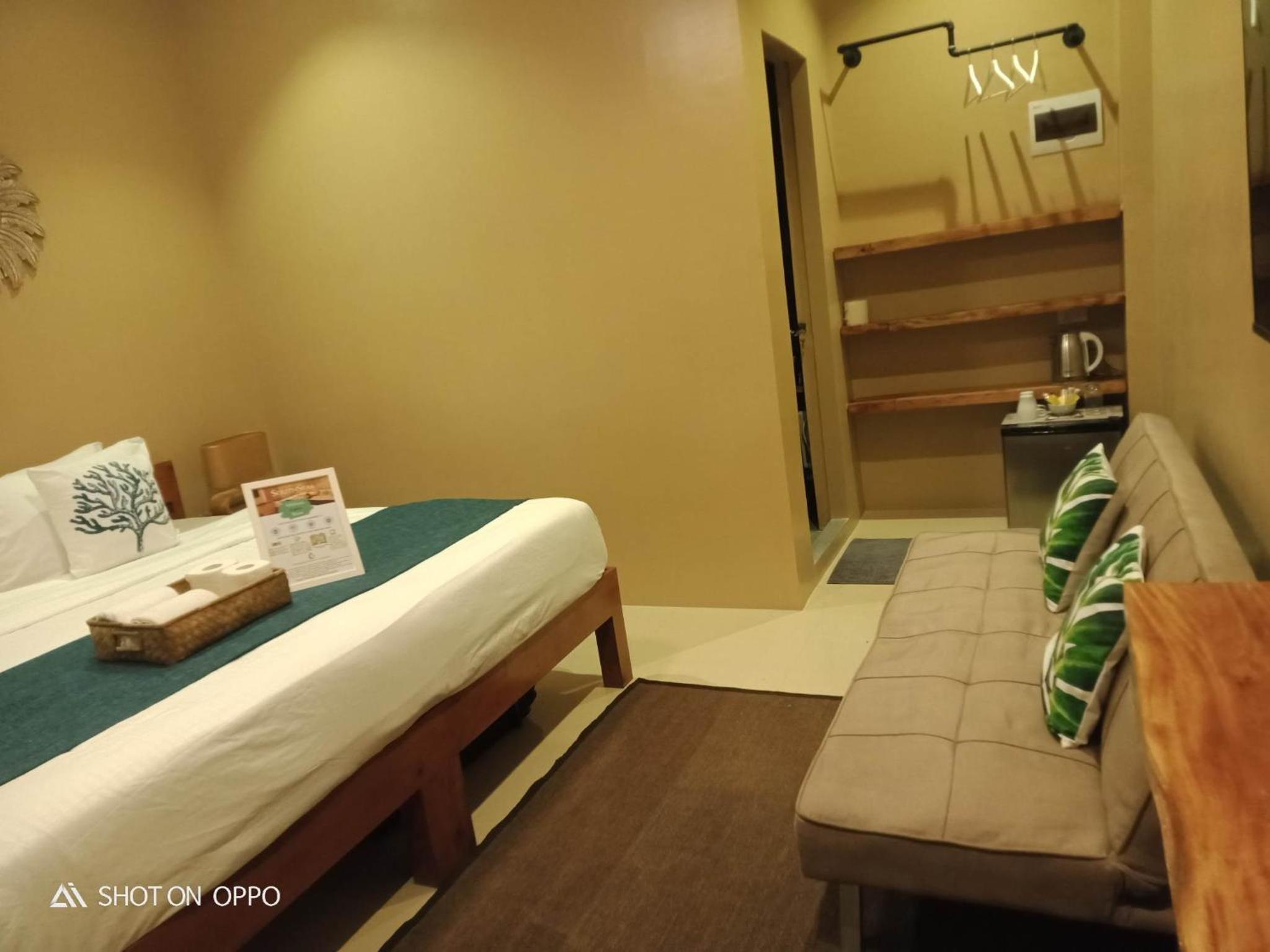 Deluxe King Suite - Photo 6