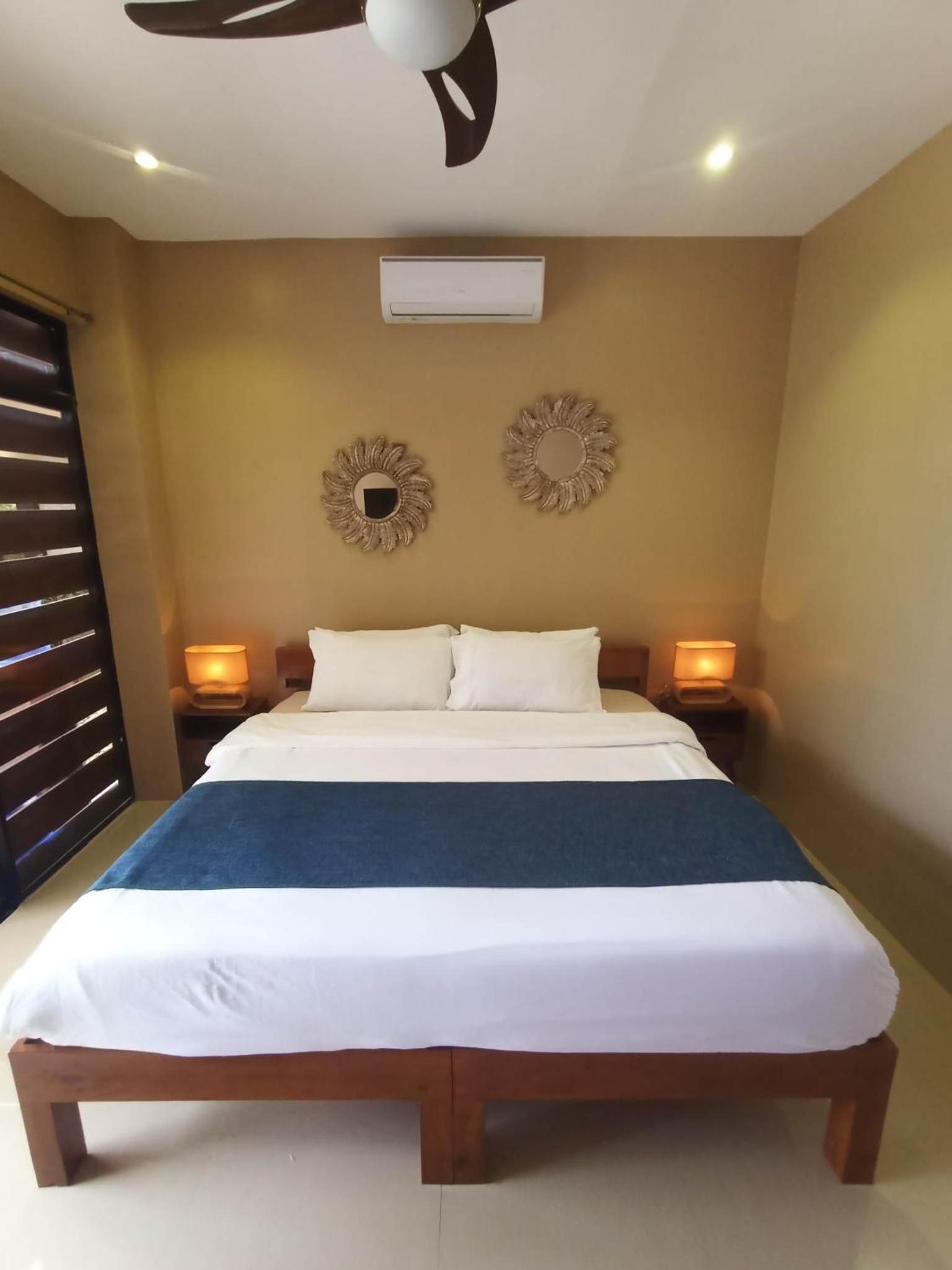 Deluxe King Suite - Photo 2